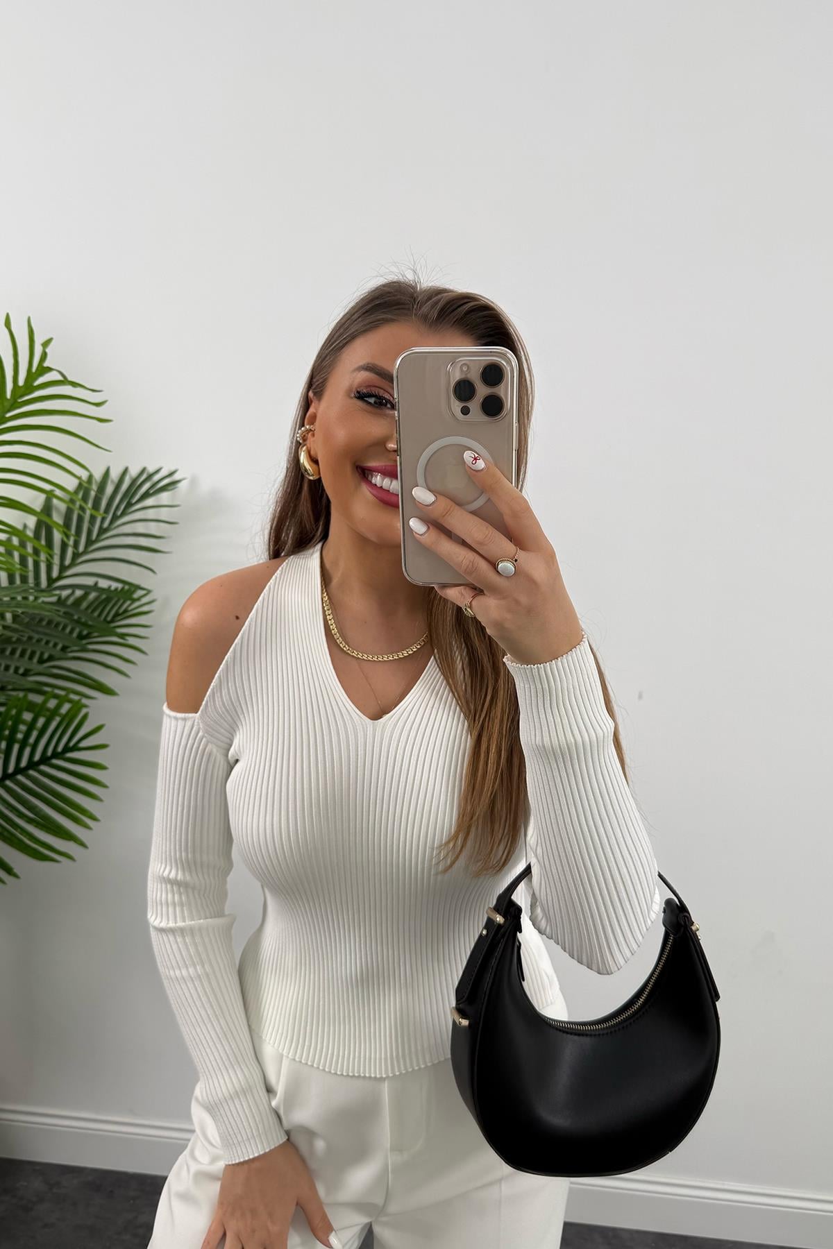 Omuz Dekolteli Tasarım Çelik Triko Beyaz