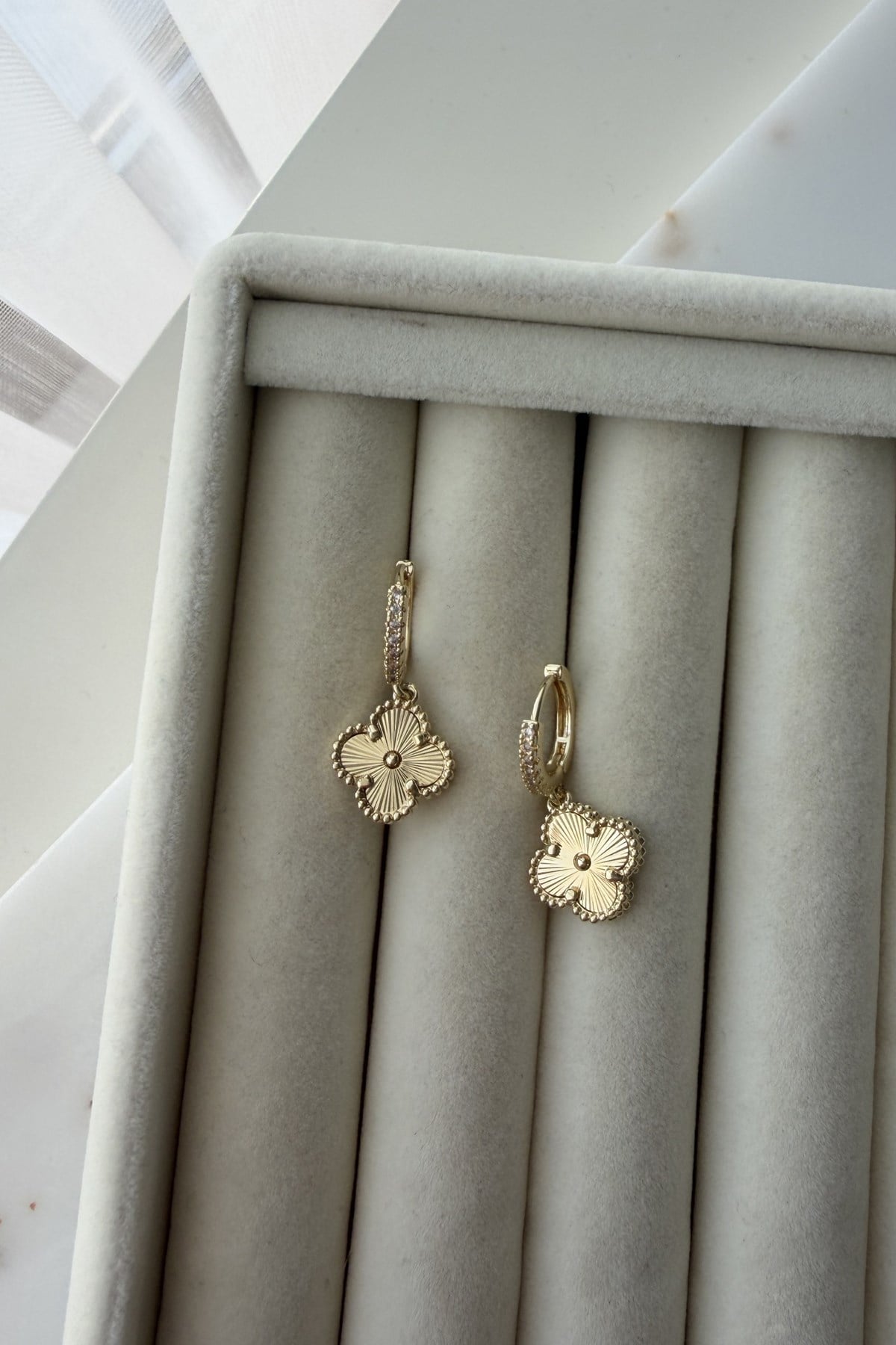 Özel Seri Gold Yonca Küpe