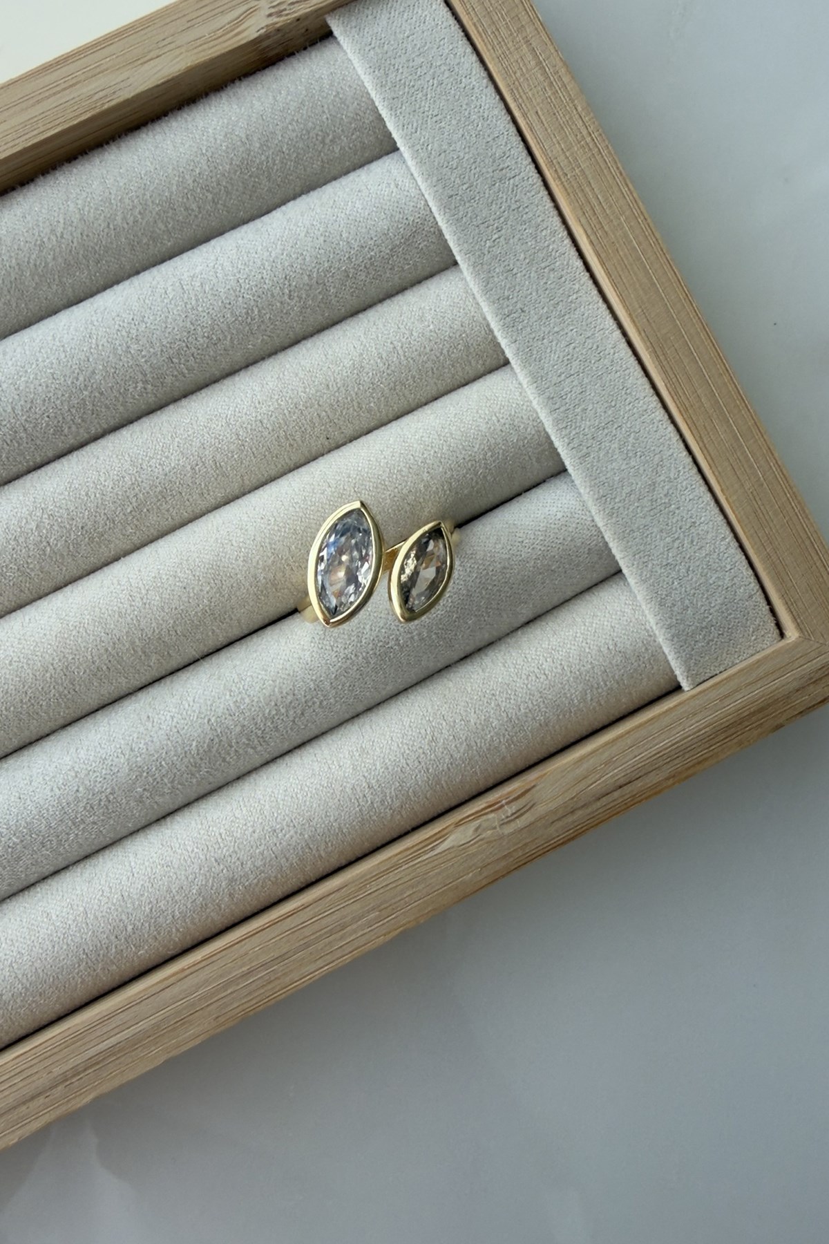 Özel Seri Marka Model Çift Badem Taşlı Yüzük