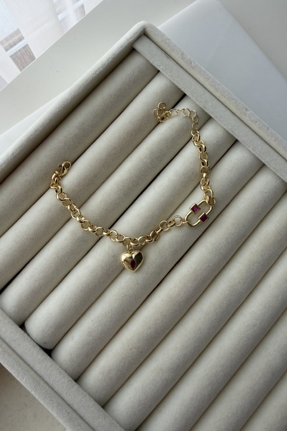 Özel Seri Marka Model Kalp Charmlı Bileklik 