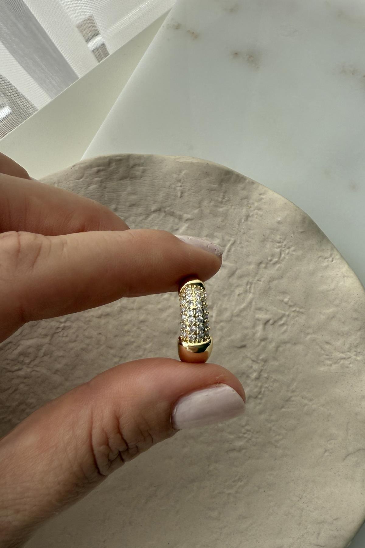 Özel Seri Serenay Model Gold Kıkırdak Küpesi