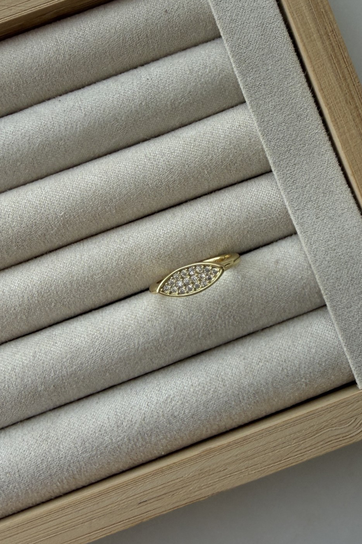 Özel Seri Zirkon Taşlı Badem Modem Serçe Parmak Yüzüğü