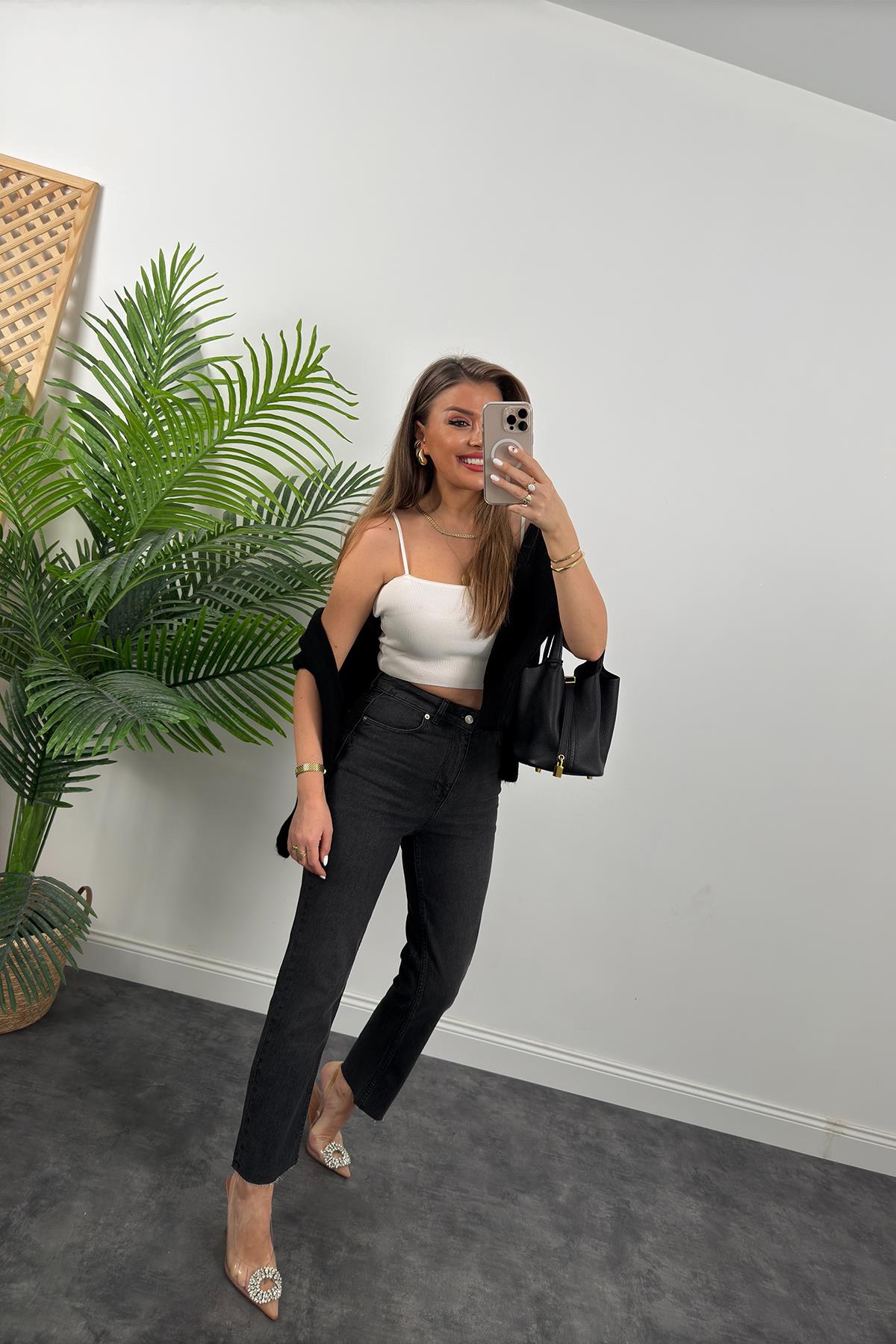 Premium Kalite Paçası Kesik Toparlayıcı Boyfit Jean Yeni Sezon Fümesi