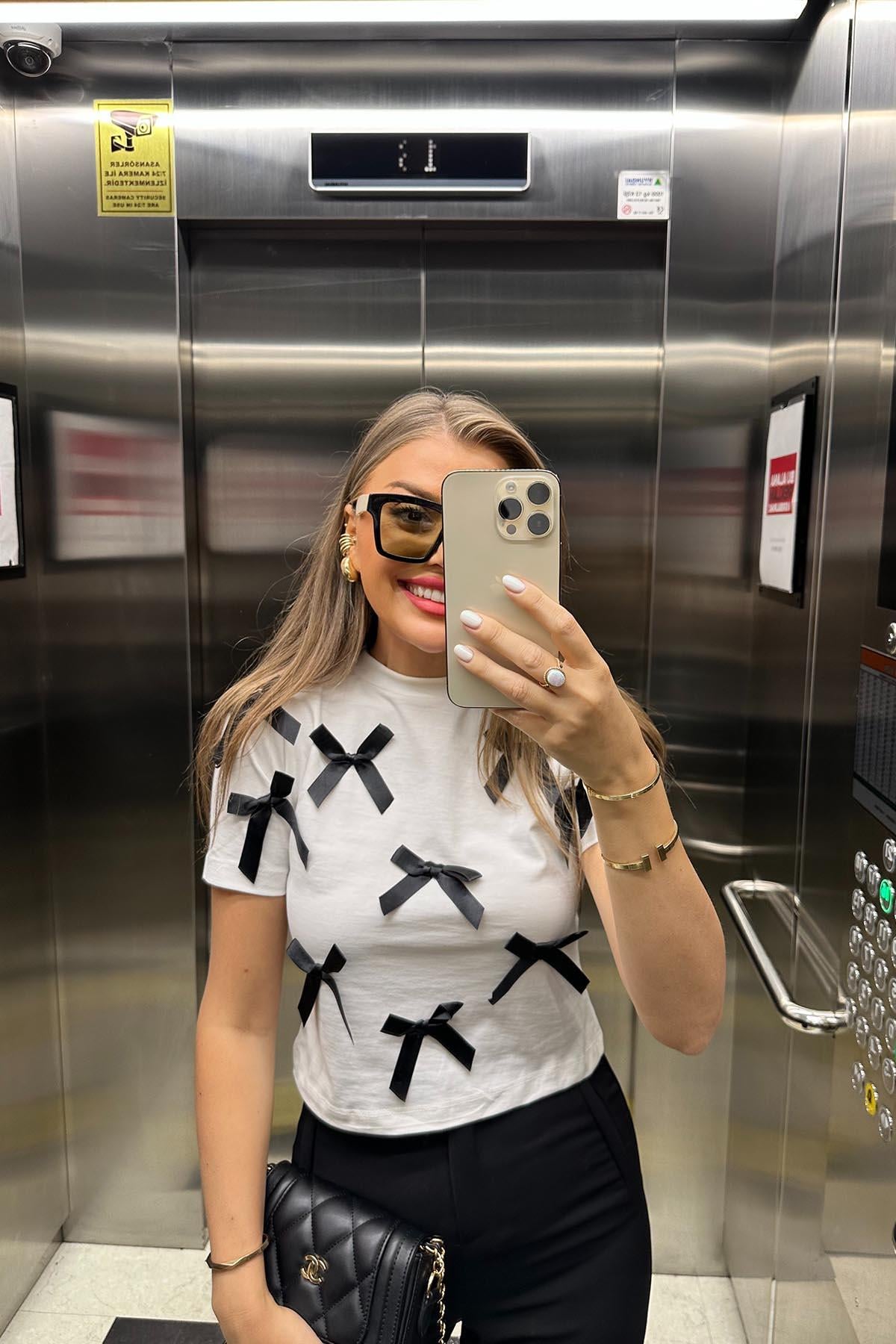 Premium Kalite Siyah Fiyonklu Beyaz Tasarım Tshirt