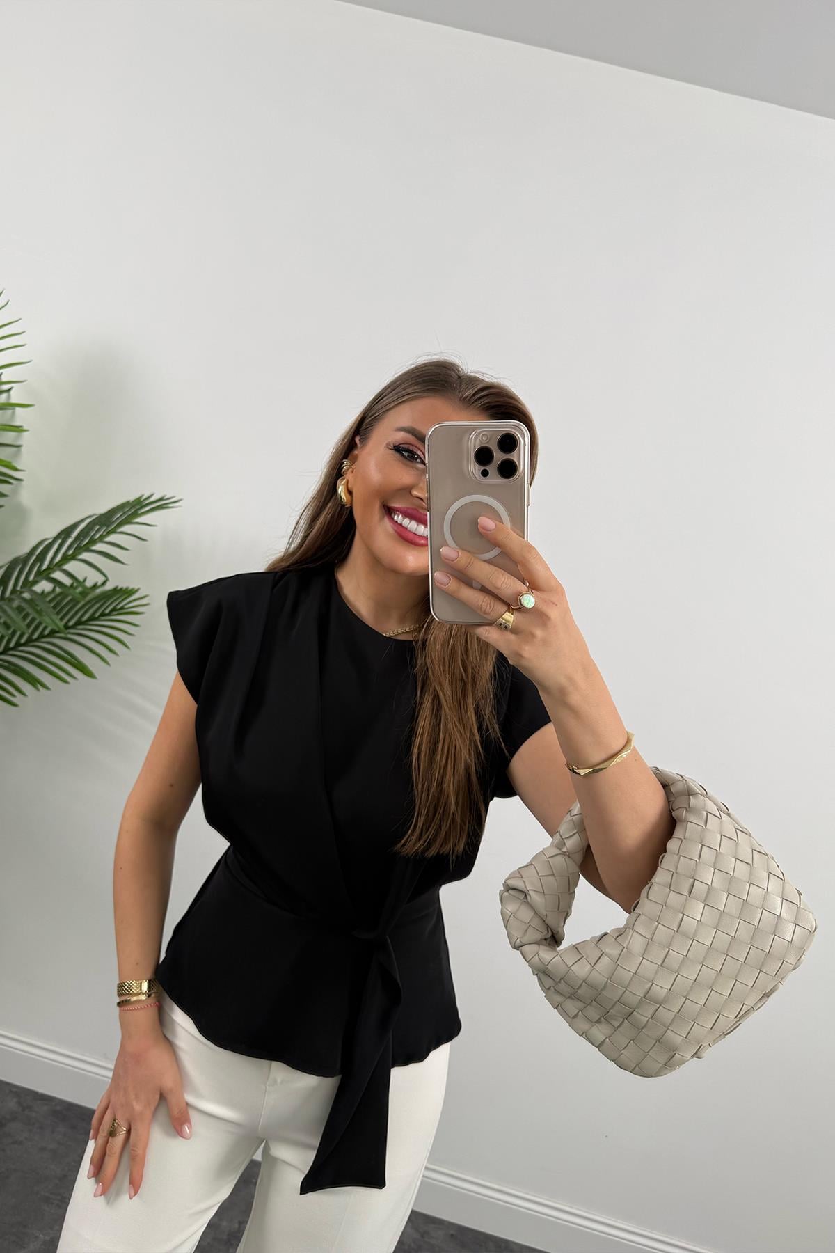 Premium Seri Bağcık Detaylı Dökümlü Bluz Siyah