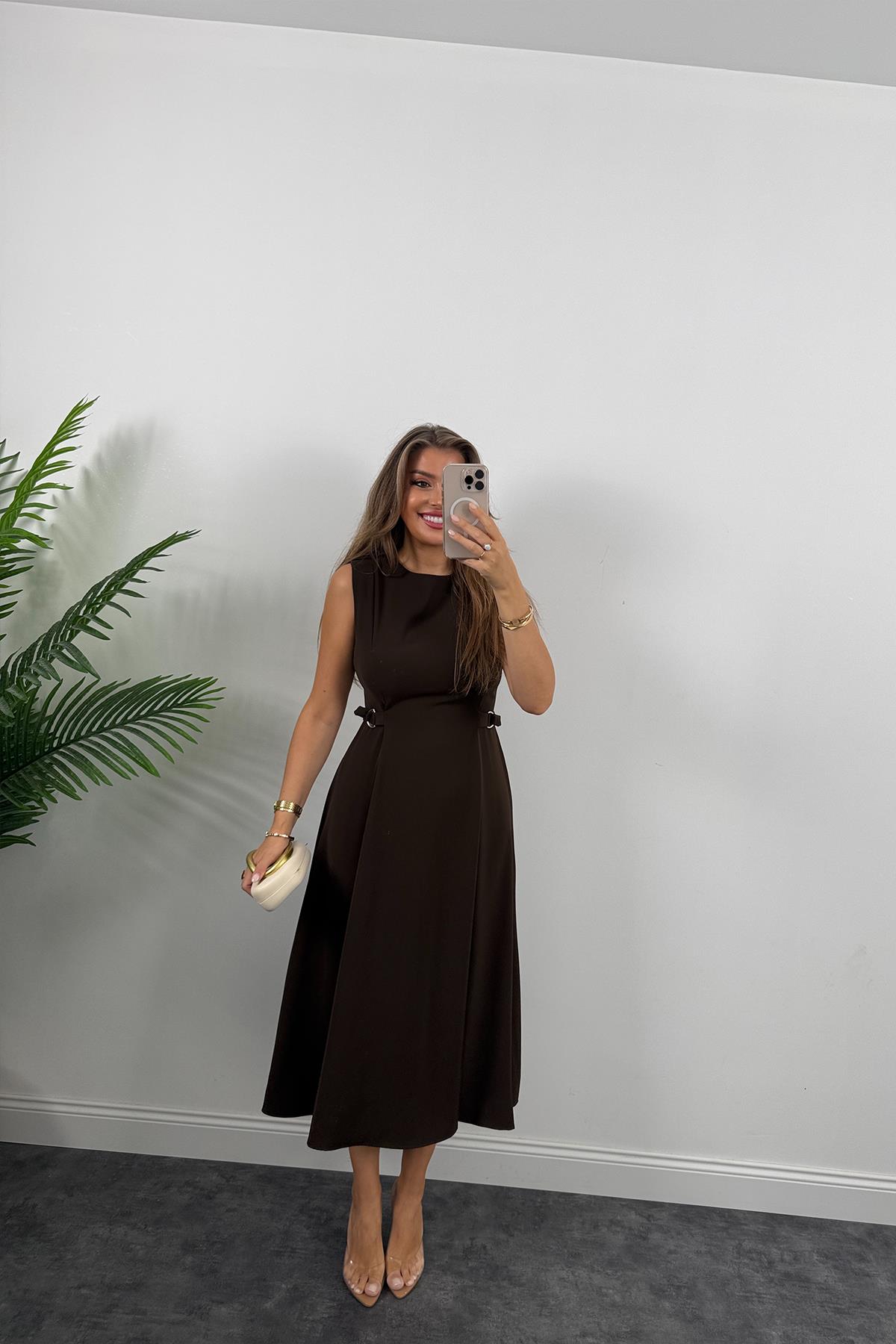 Premium Seri Beli Tokalı Parçalı Midi Kloş Elbise Acı Kahve