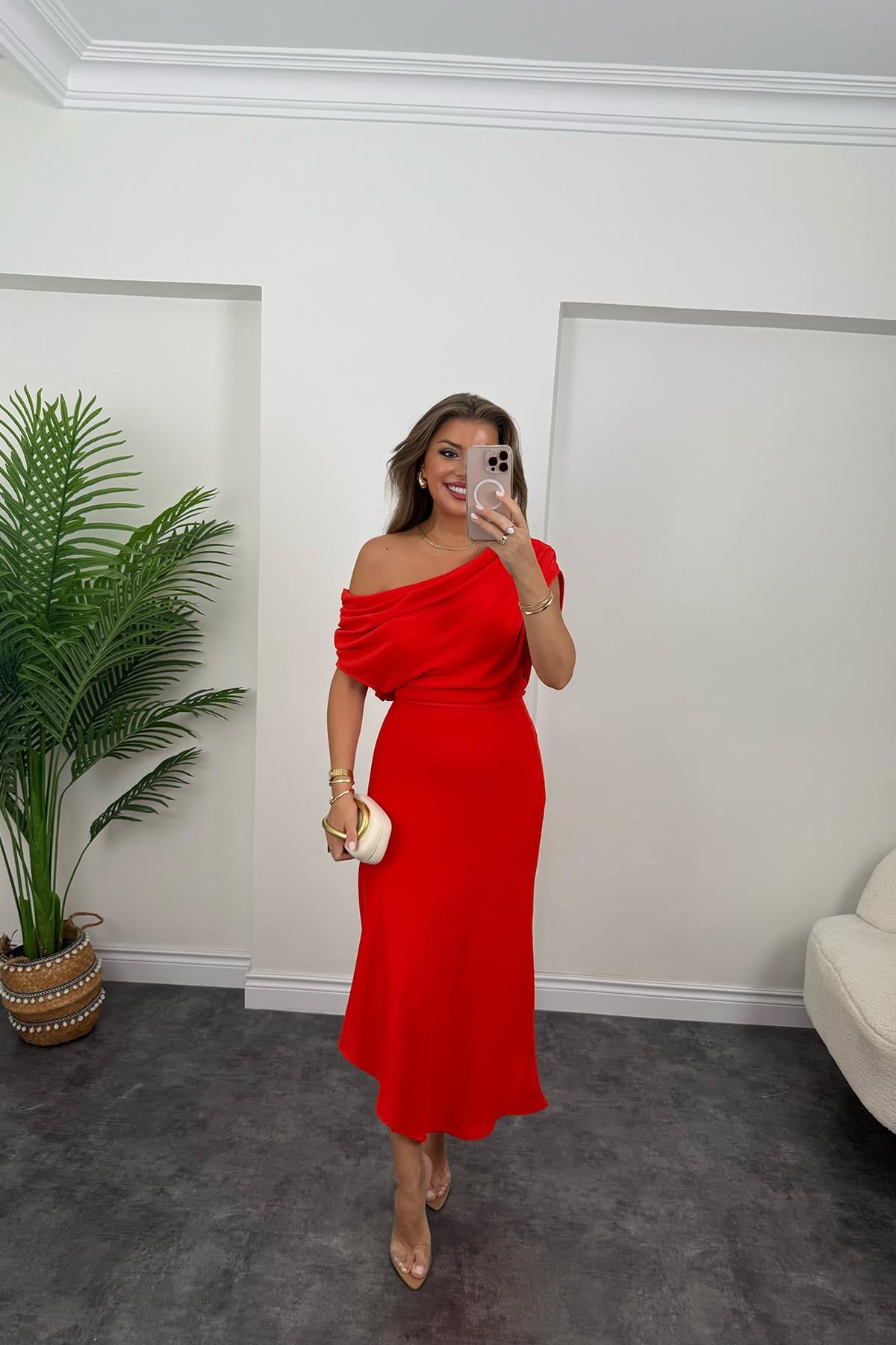 Premium Seri Düşük Omuz Drapeli Asimetrik Elbise Kırmızı