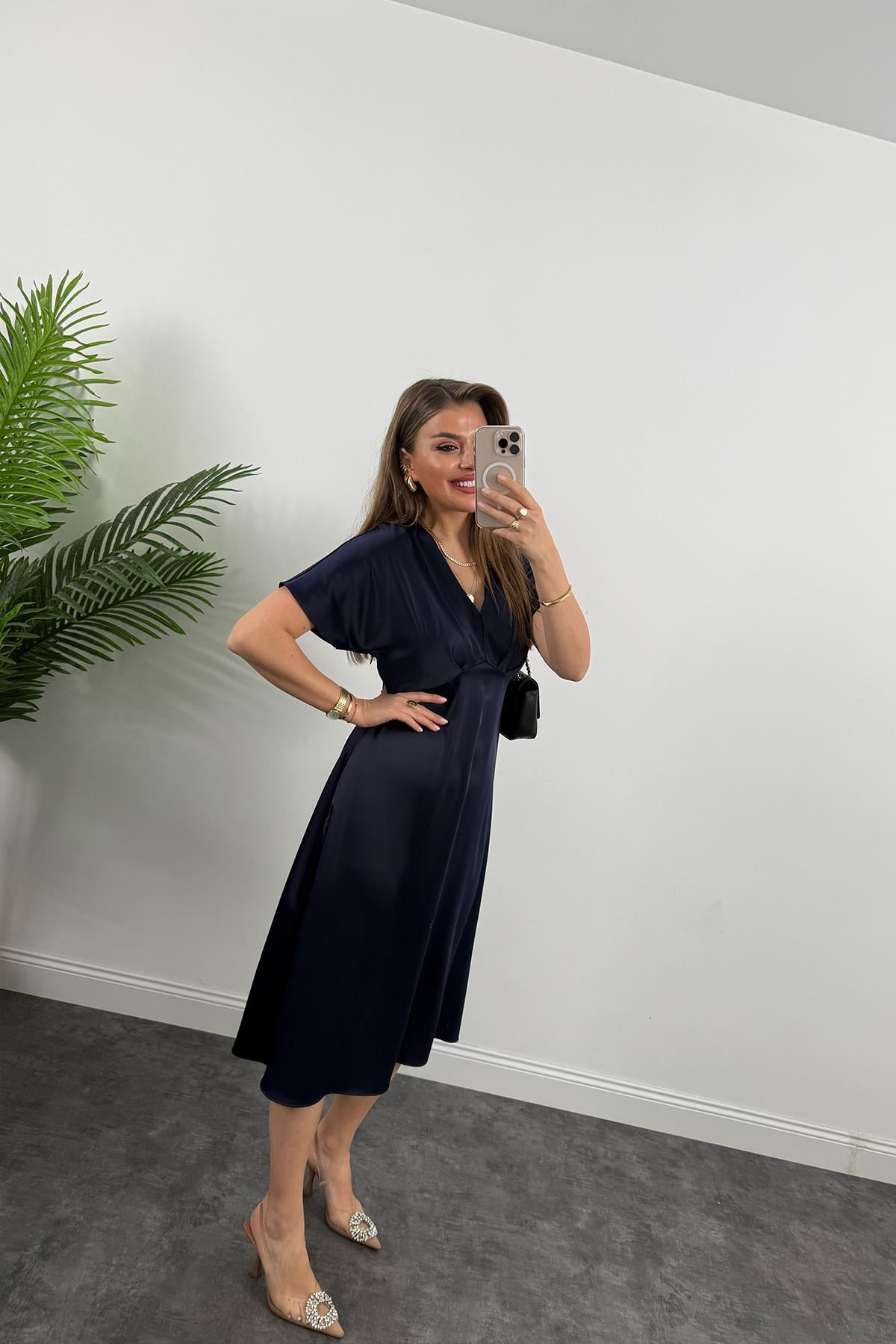 Premium Seri Kimono Kol Tok Saten Midi Boy Dökümlü Elbise Lacivert