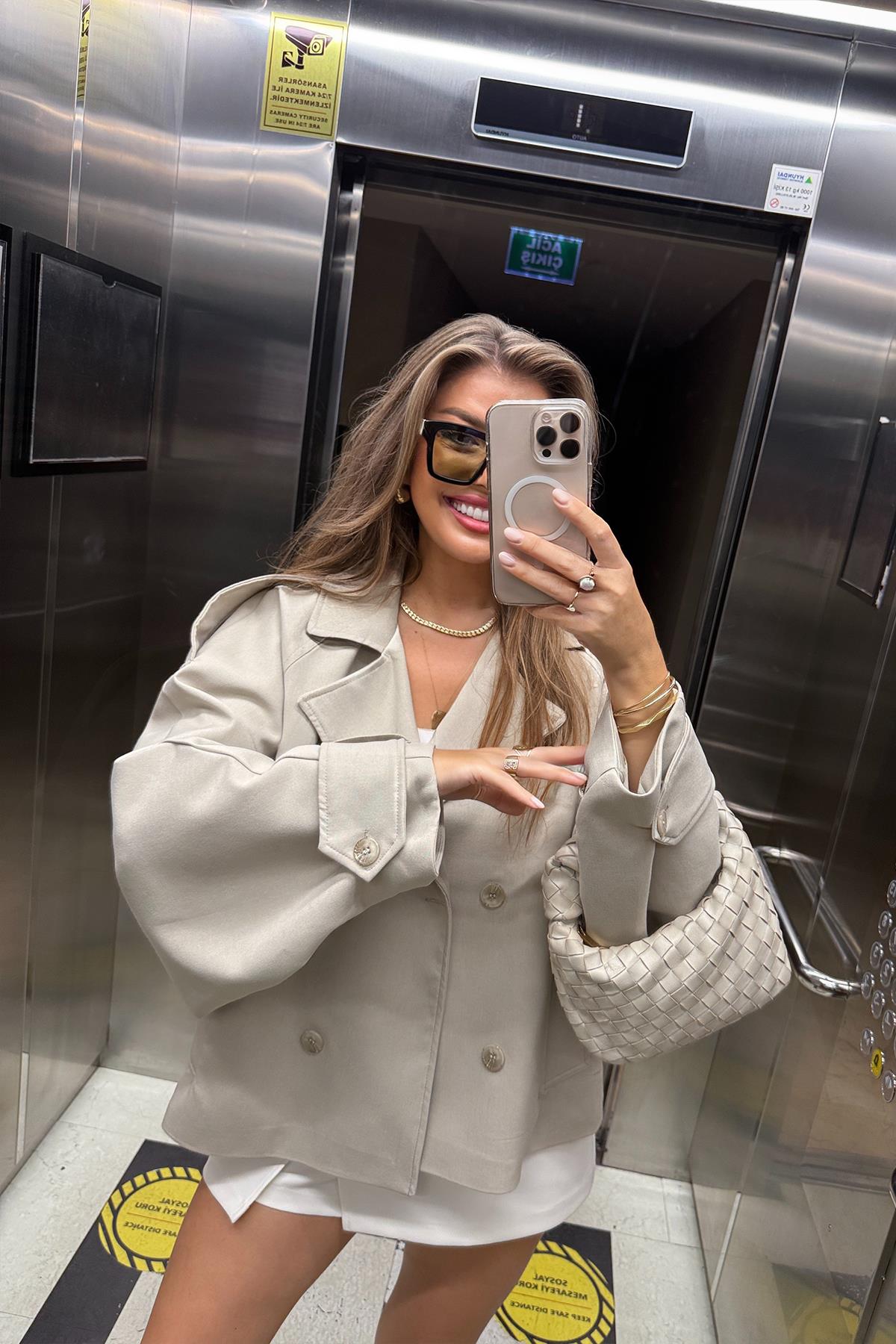 Premium Seri Poliviskon Kumaş Kol  Detaylı Kısa Trençkot Taş