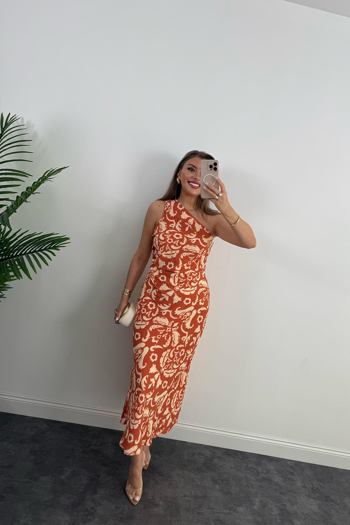 Premium Seri Tek Omuz Keten Midi Elbise Kiremit Krem