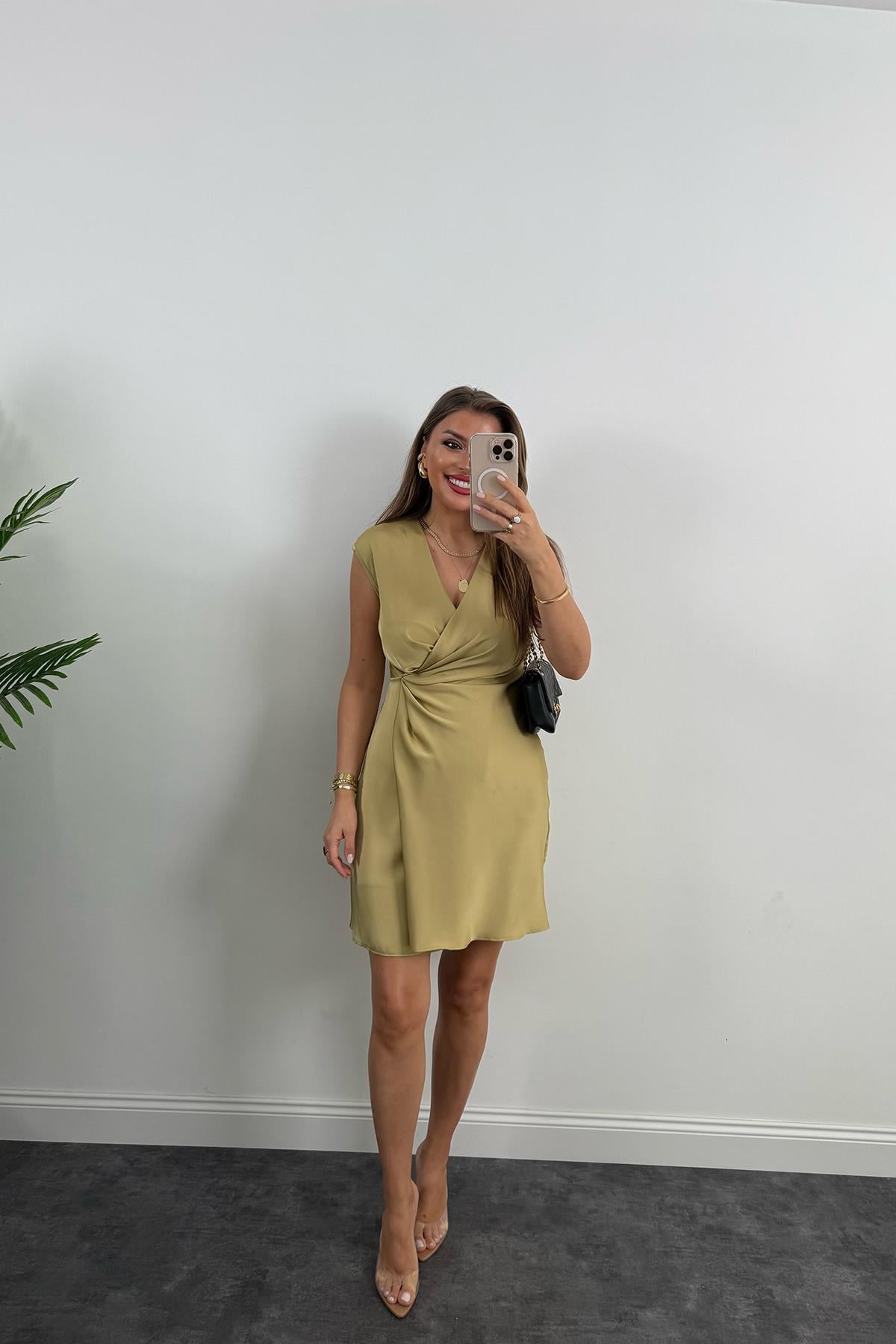 Premium Seri Yandan Drapeli Kruvaze Elbise Yağ Yeşili