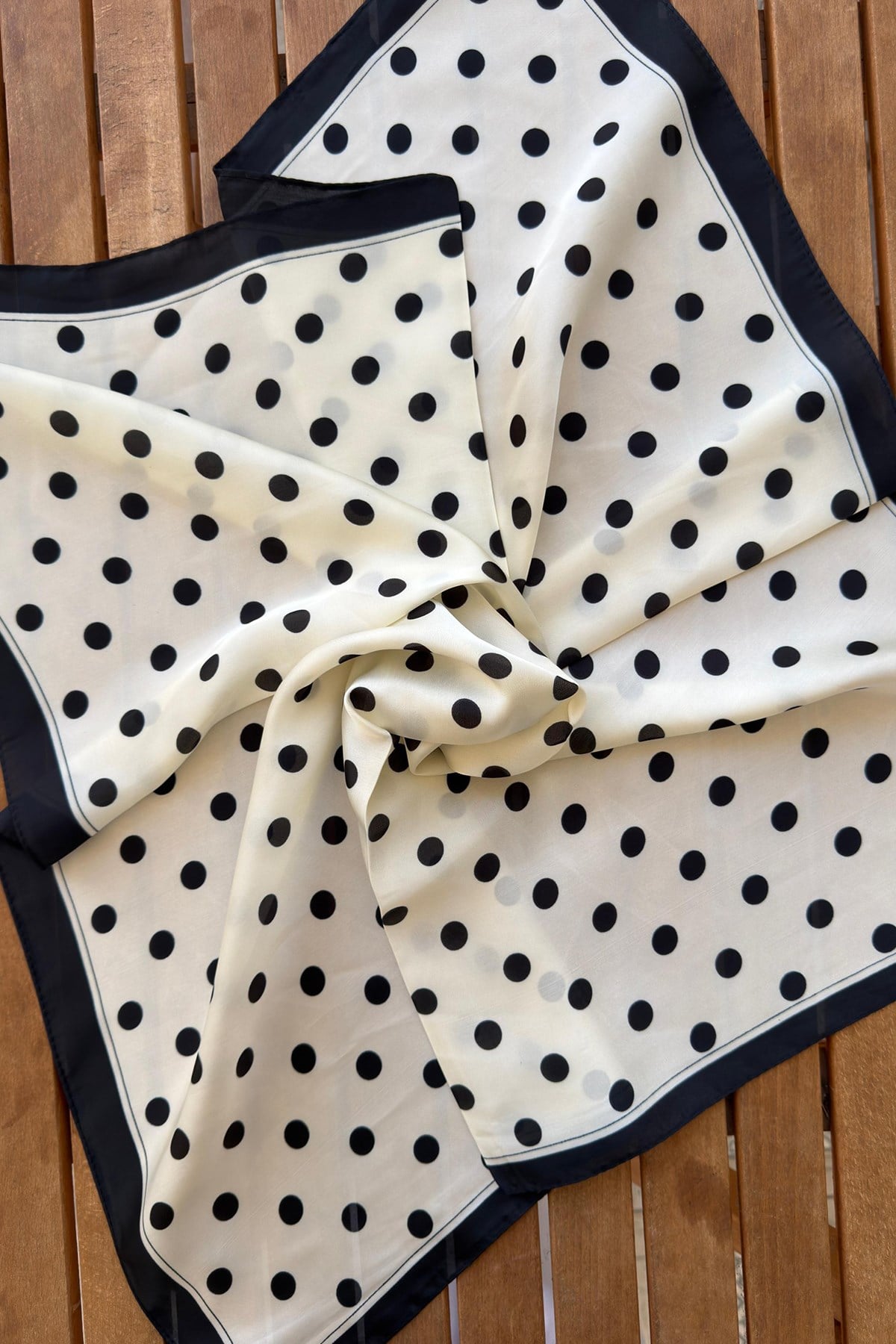 Puantiye Desenli Fular 70*70