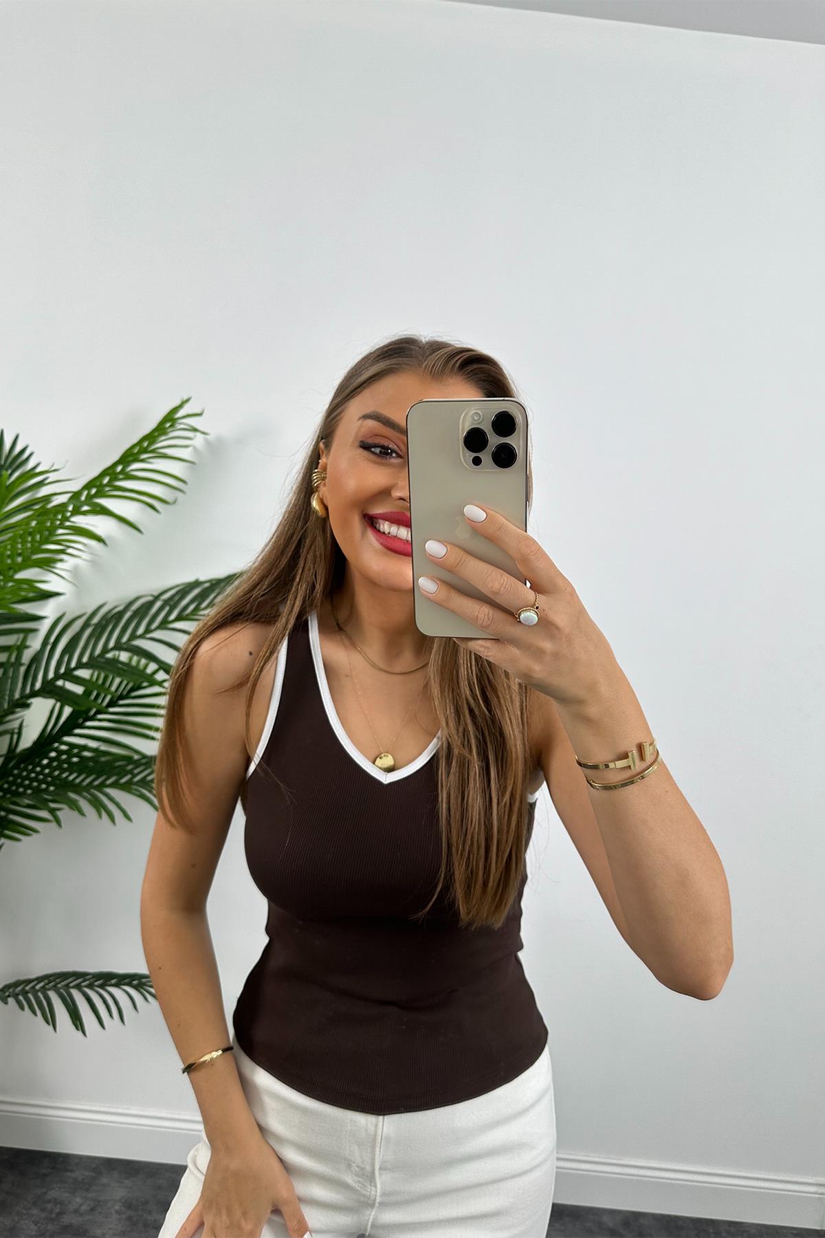 1. Sınıf Kalite Massi Model Tam Pamuklu V Yaka Biyeli Atlet Kahverengi