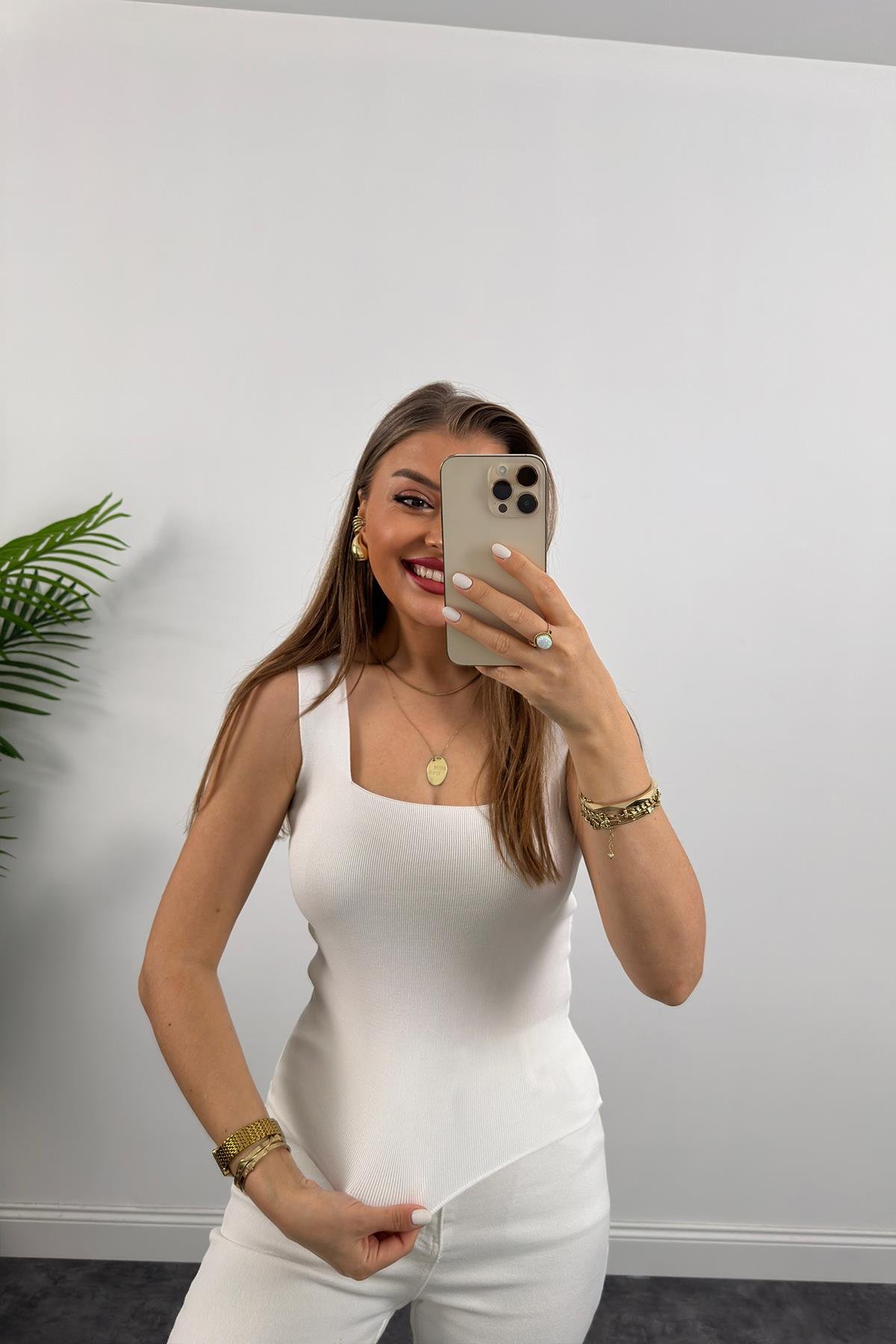 Uzun Boy Elit Triko Kare Yaka Likralı Atlet Beyaz