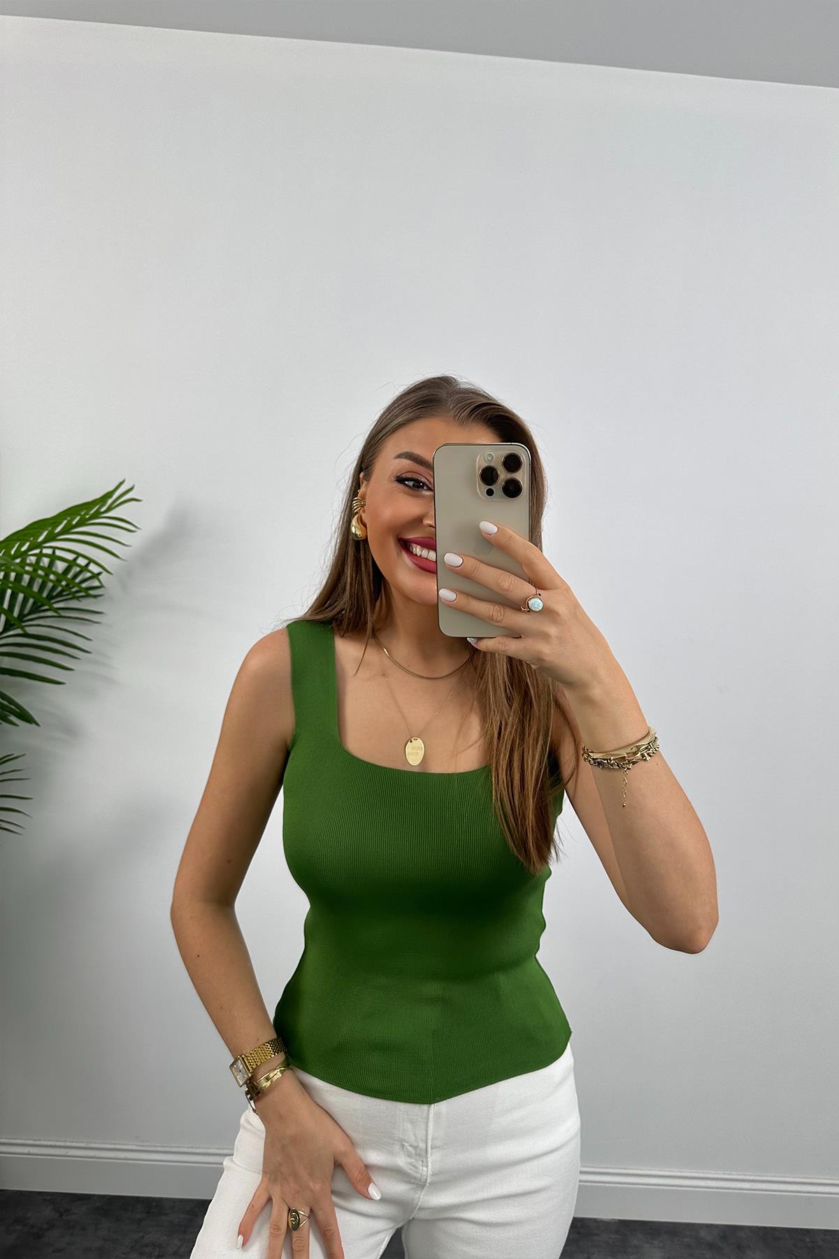 Uzun Boy Elit Triko Kare Yaka Likralı Atlet Yağ Yeşili