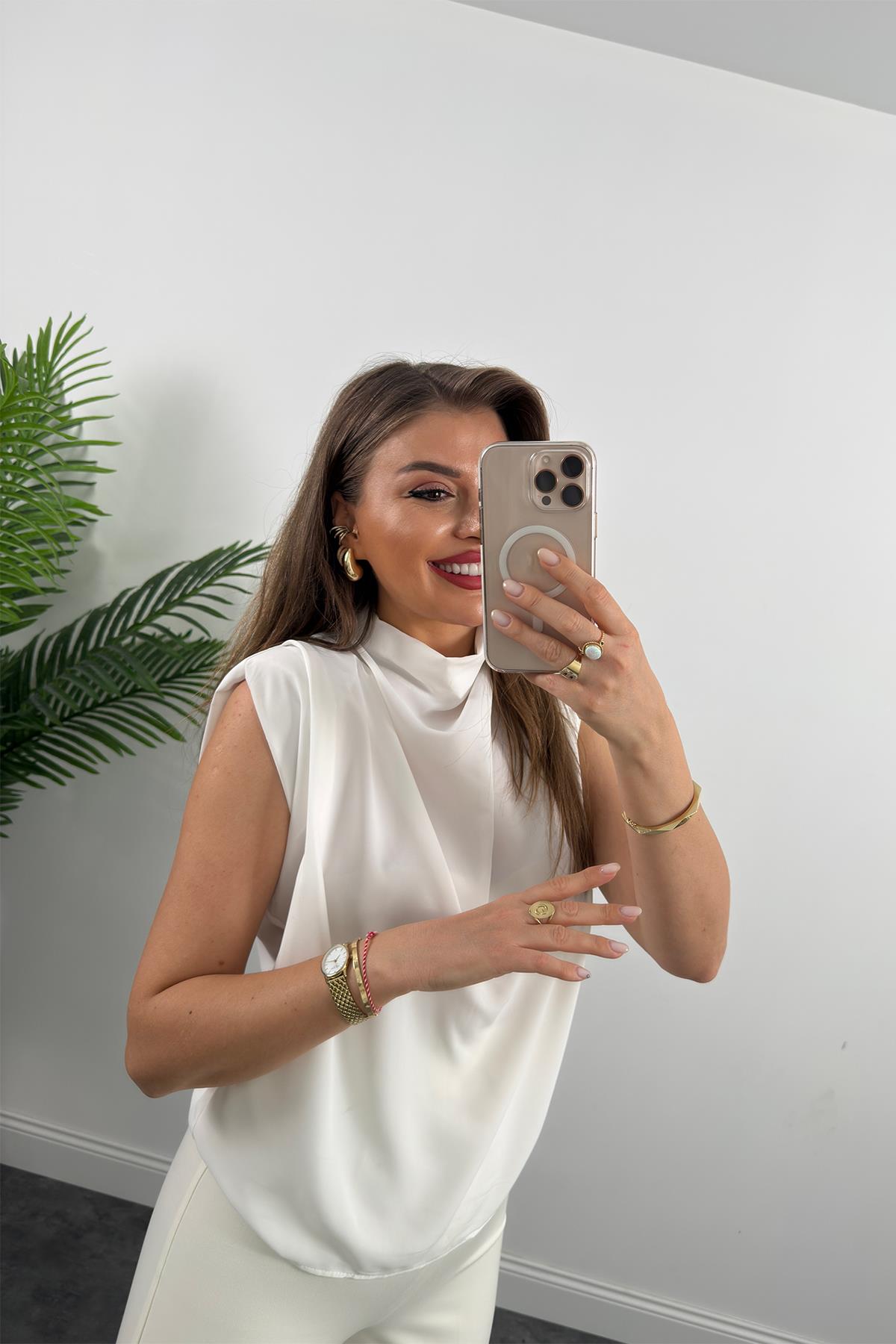 Vatkalı Drapeli Dik Yaka İpekli Krep Bluz Beyaz