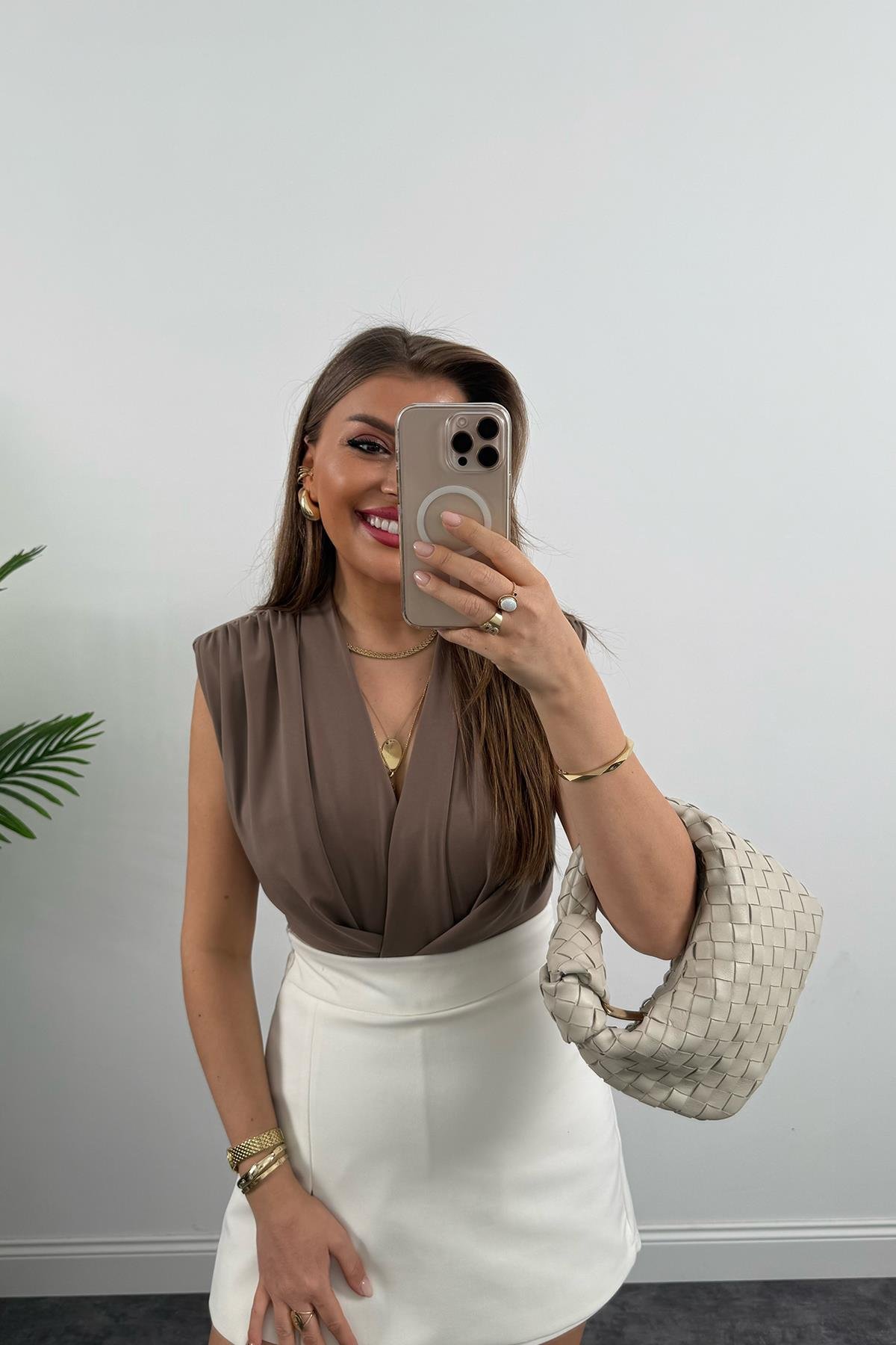 Vatkalı Likralı Sıfır Kol Drapeli Bodysuit Süt Kahve
