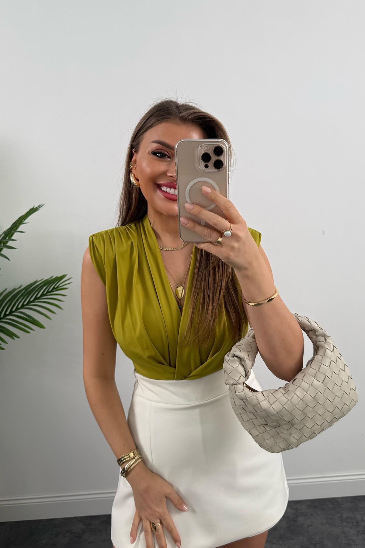 Vatkalı Likralı Sıfır Kol Drapeli Bodysuit Yağ Yeşili
