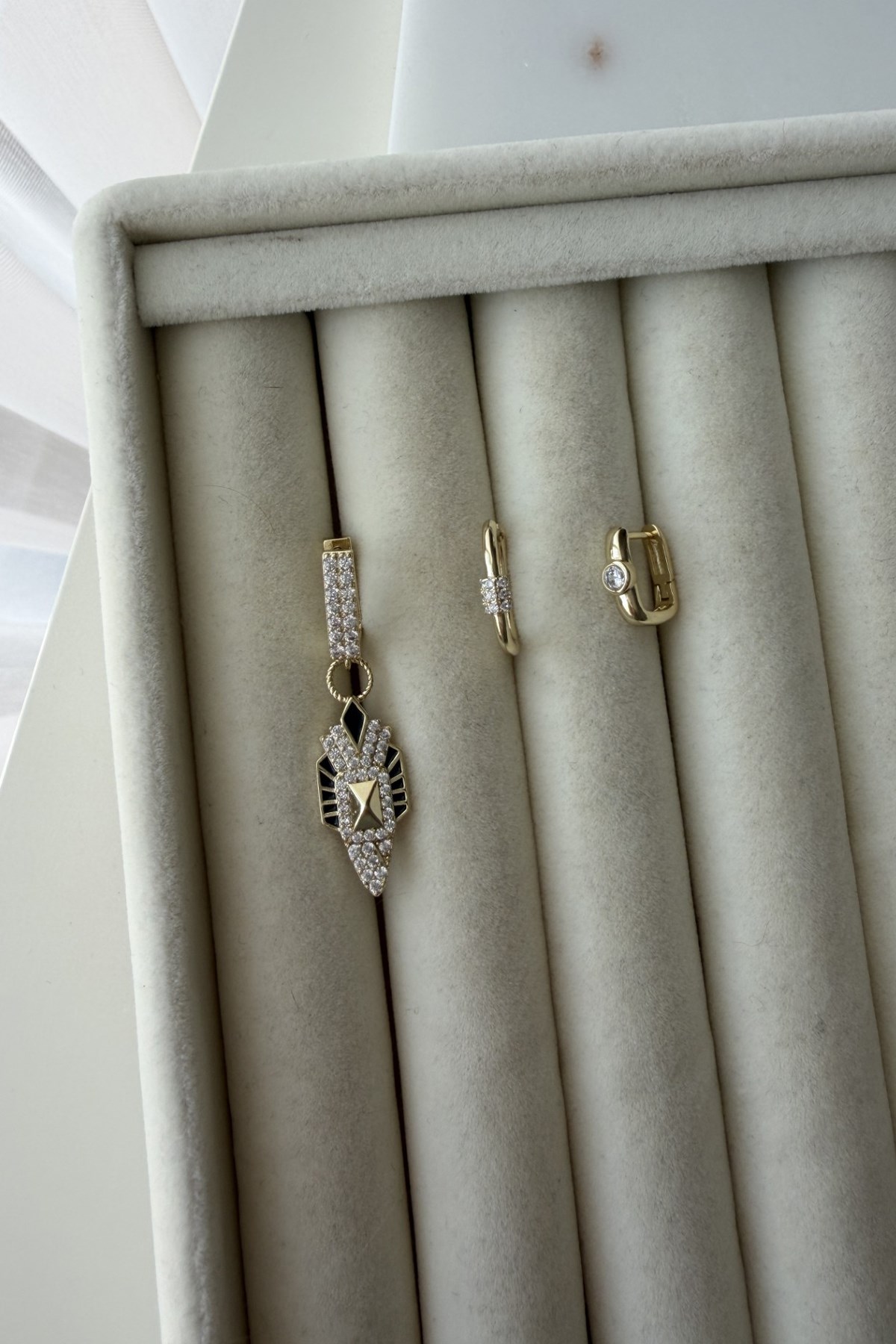 Xupıng Marka Model Mineli Set Küpe