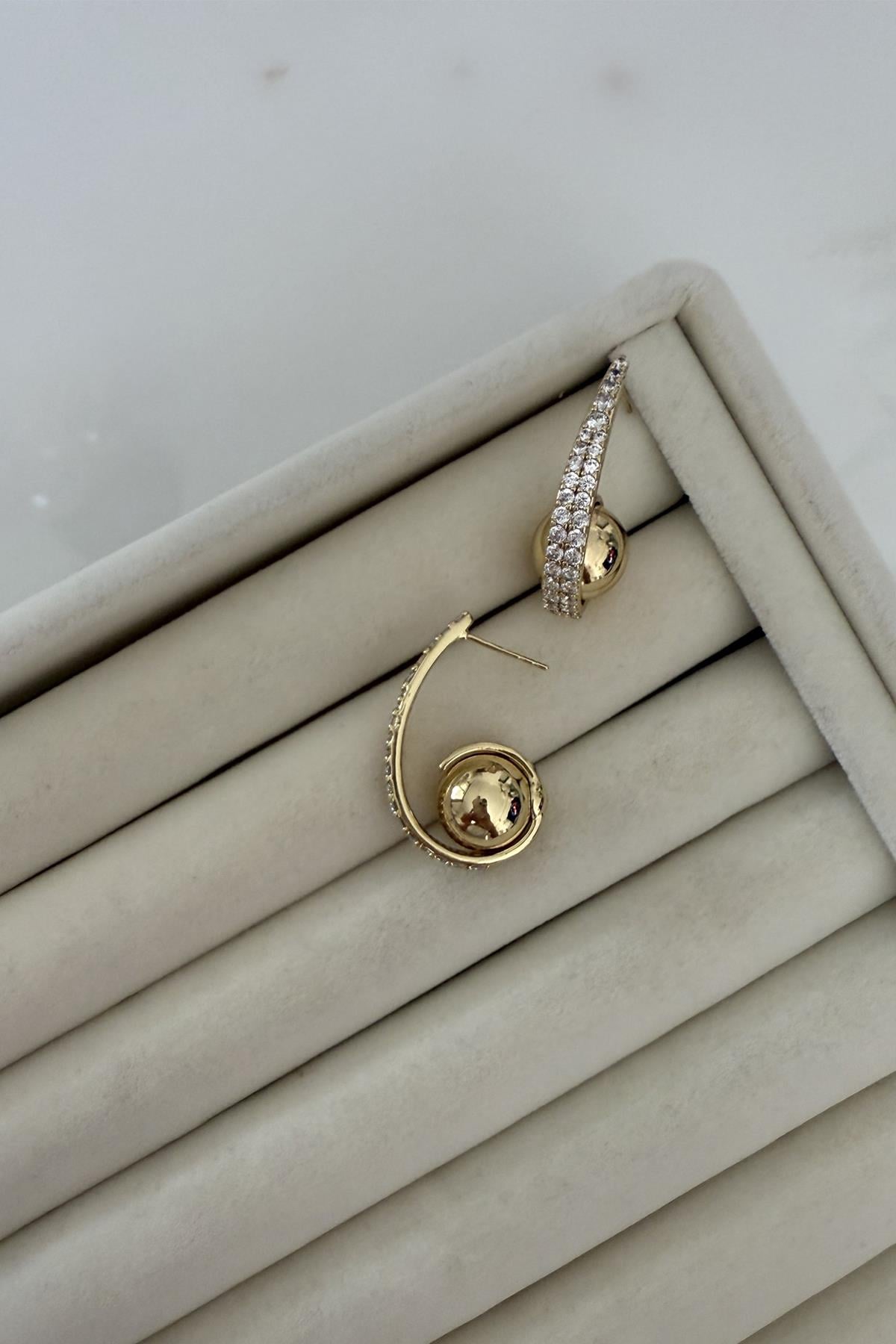 Xupıng Top Detaylı Taşlı Oval Küpe