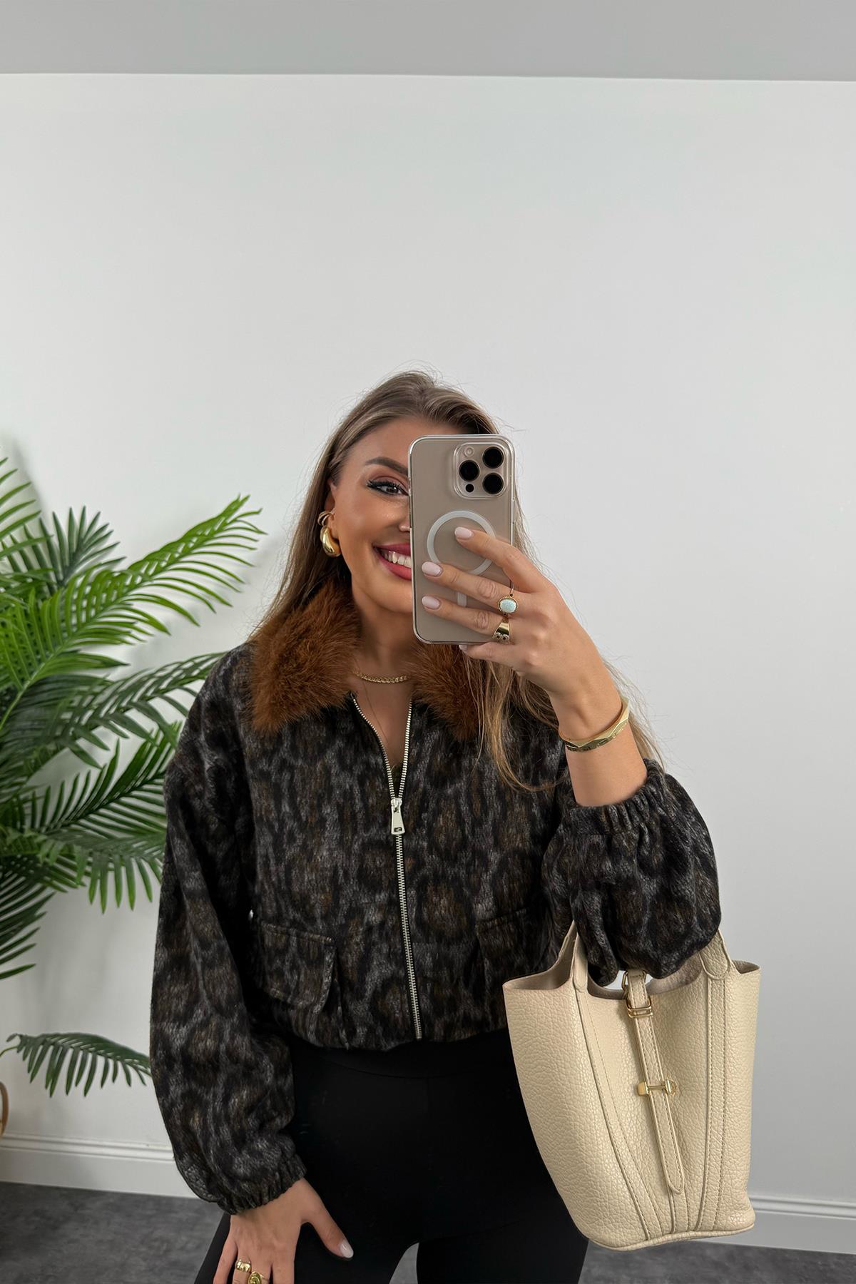 Yakası Kürklü Yünlü Kumaş Leopar Bomber Ceket