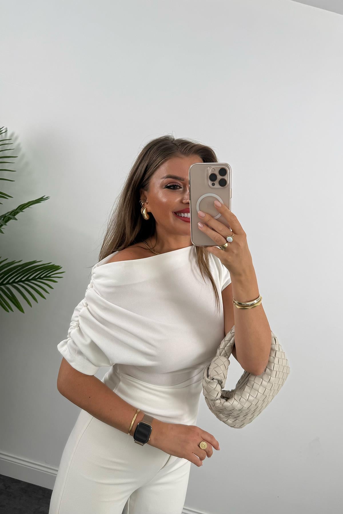 Zra Model Likralı Drapeli Düşük Omu Kısa Kol Bluz Beyaz