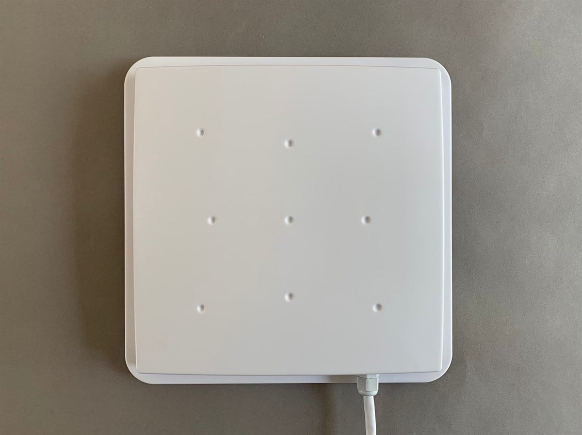 8 dBi Entegre UHF RFID Okuyucu / RS232