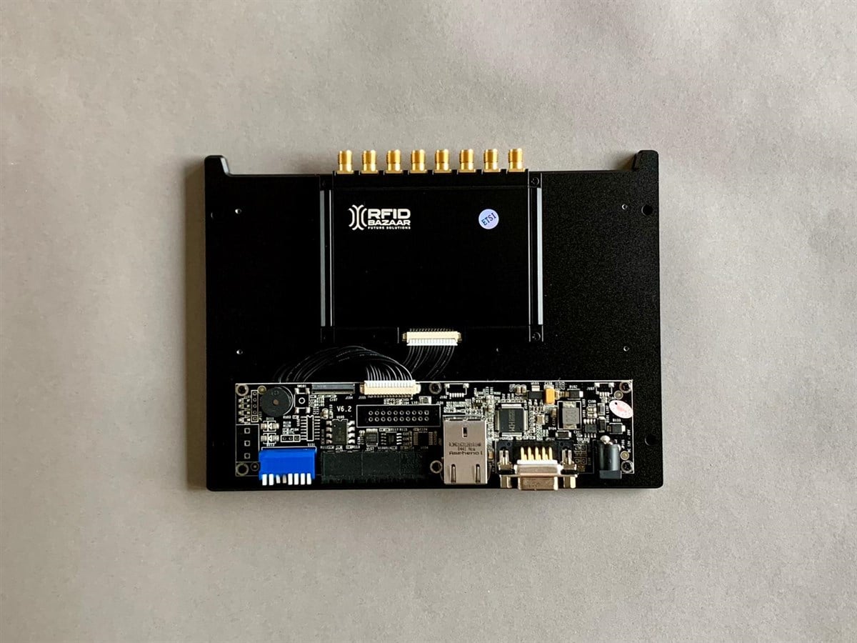 R800 UHF Sabit RFID Okuyucu / 8 Port