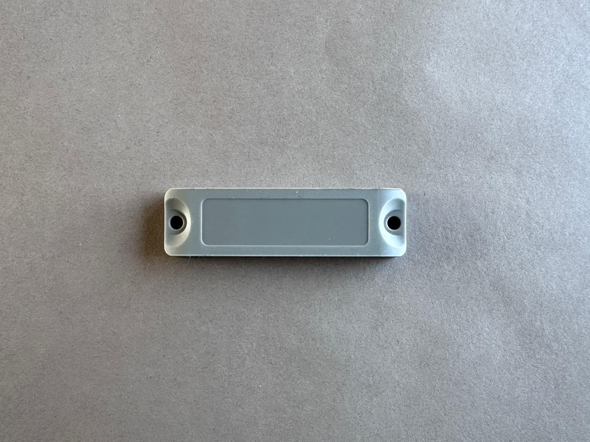 RD8 Metal Üstü Sert UHF RFID Etiket