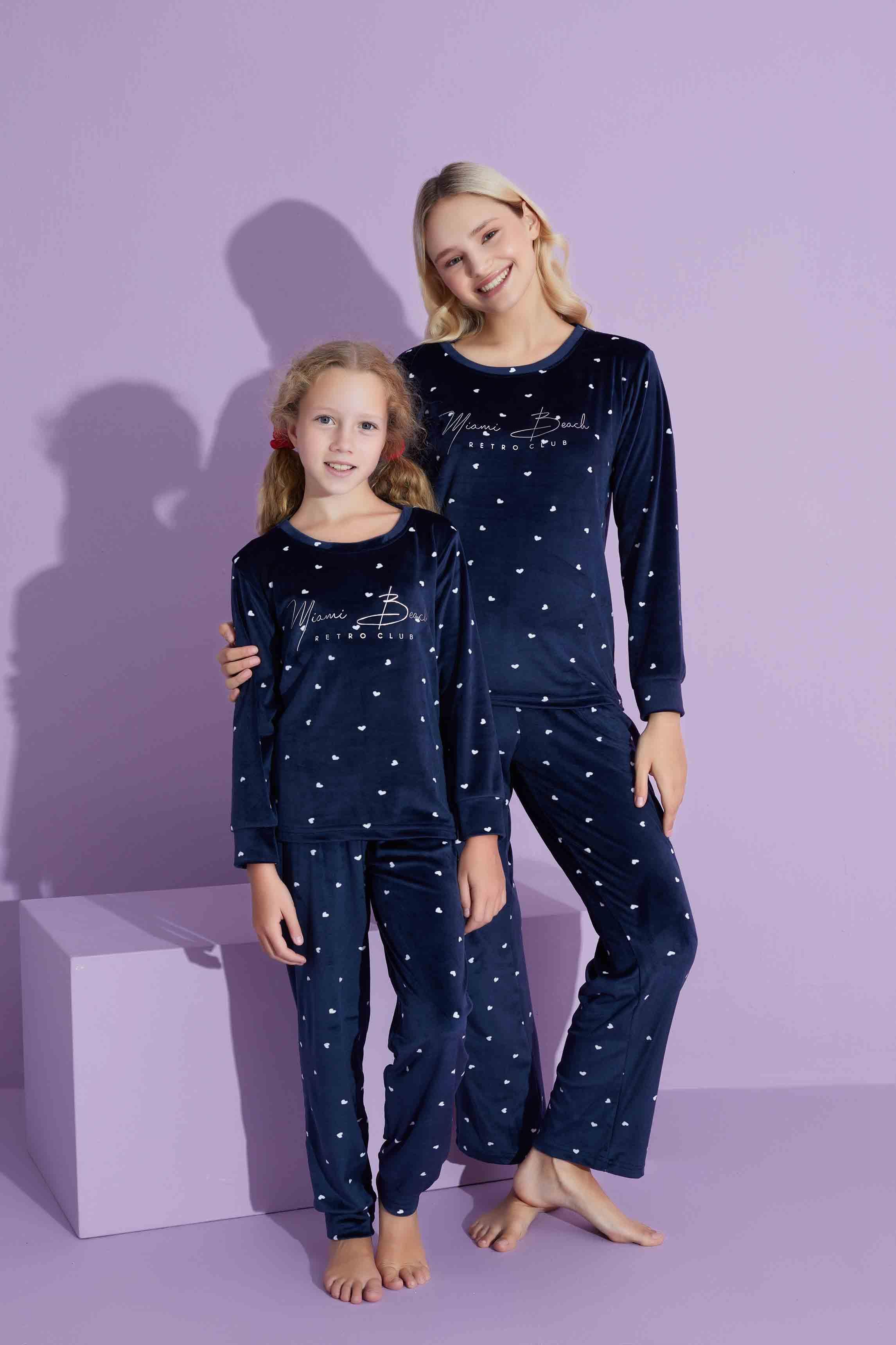 Yeni Sezon Kalp Desenli Trend Model Kadife Anne/Kız Çocuk Pijama Takımı 2776-Lacivert