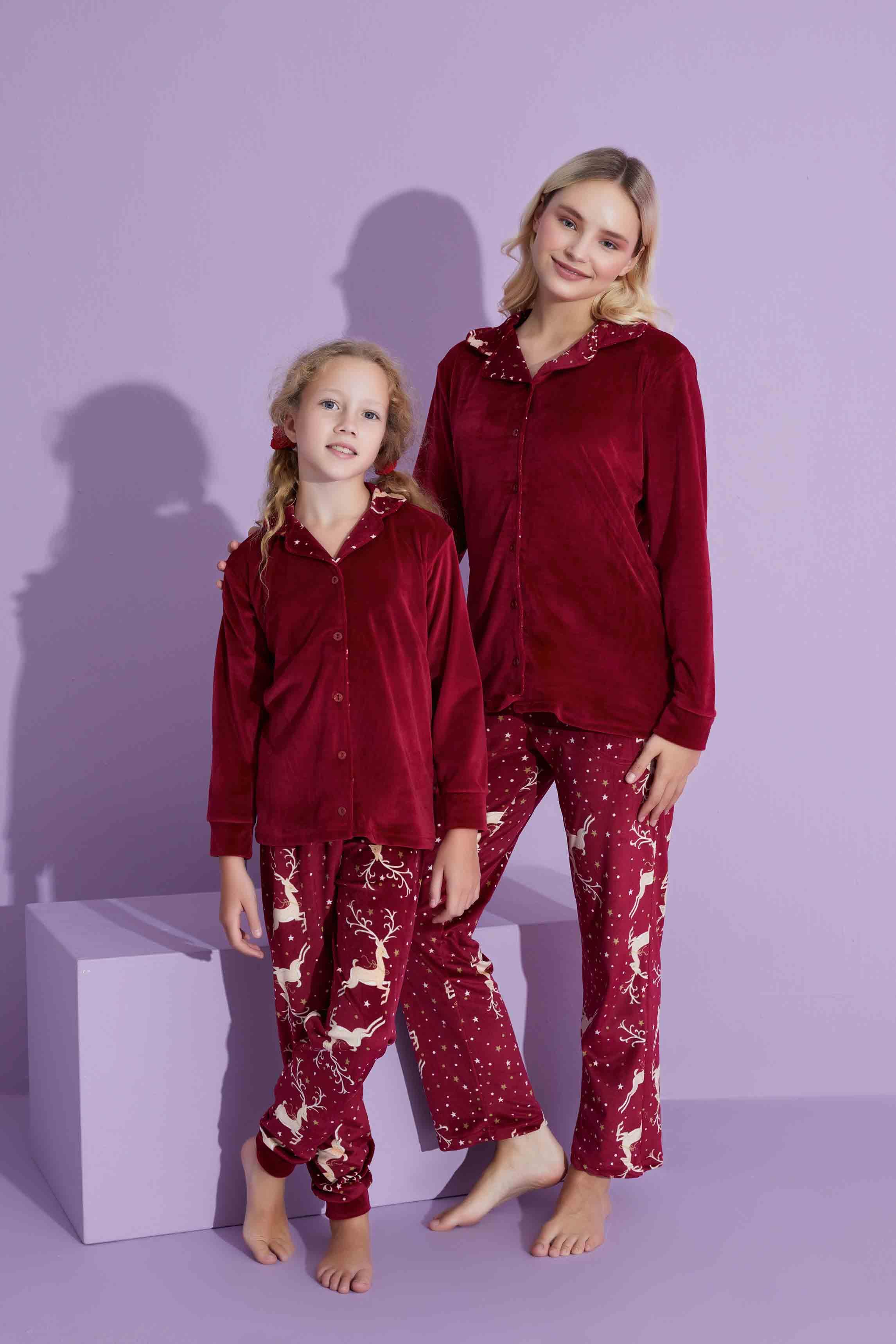 Yeni Sezon Trend Model Boydan Düğmeli Kadife Anne/Kız Çocuk Pijama Takımı 2800-Bordo Geyikli