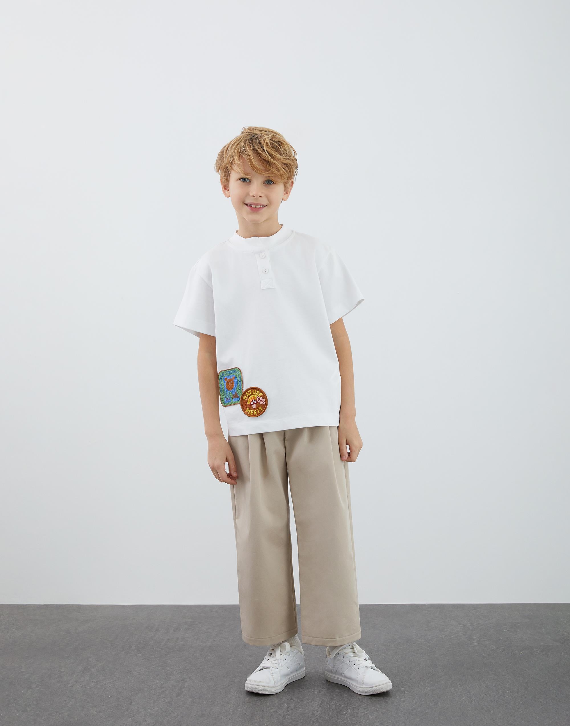 Aplike Detaylı Beyaz T Shirt - junior, designer dresses, bachelorette, party dresses and graduation dresses.