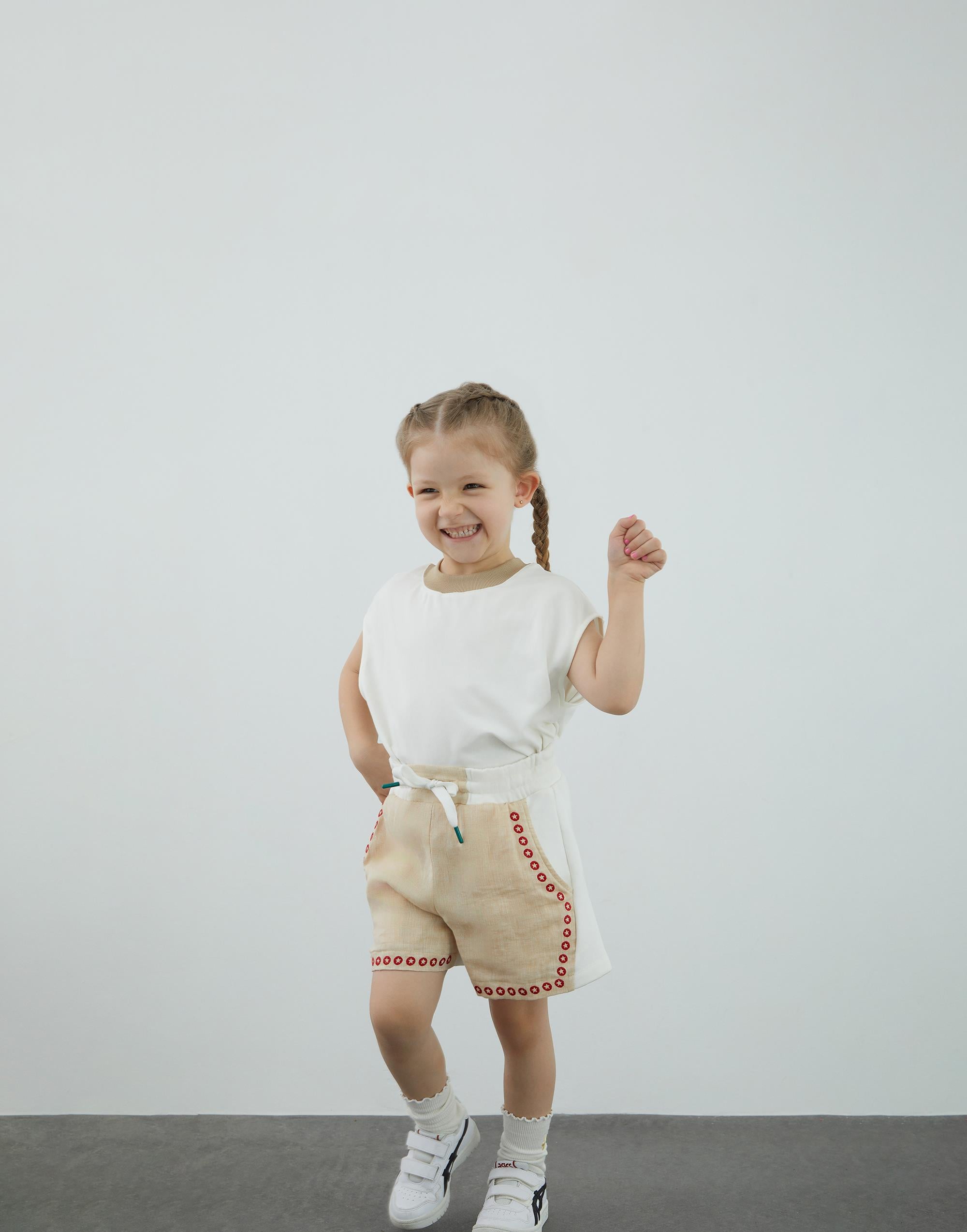 Garni Ve Nakış Detaylı Ekru Şort - junior, designer dresses, bachelorette, party dresses and graduation dresses.