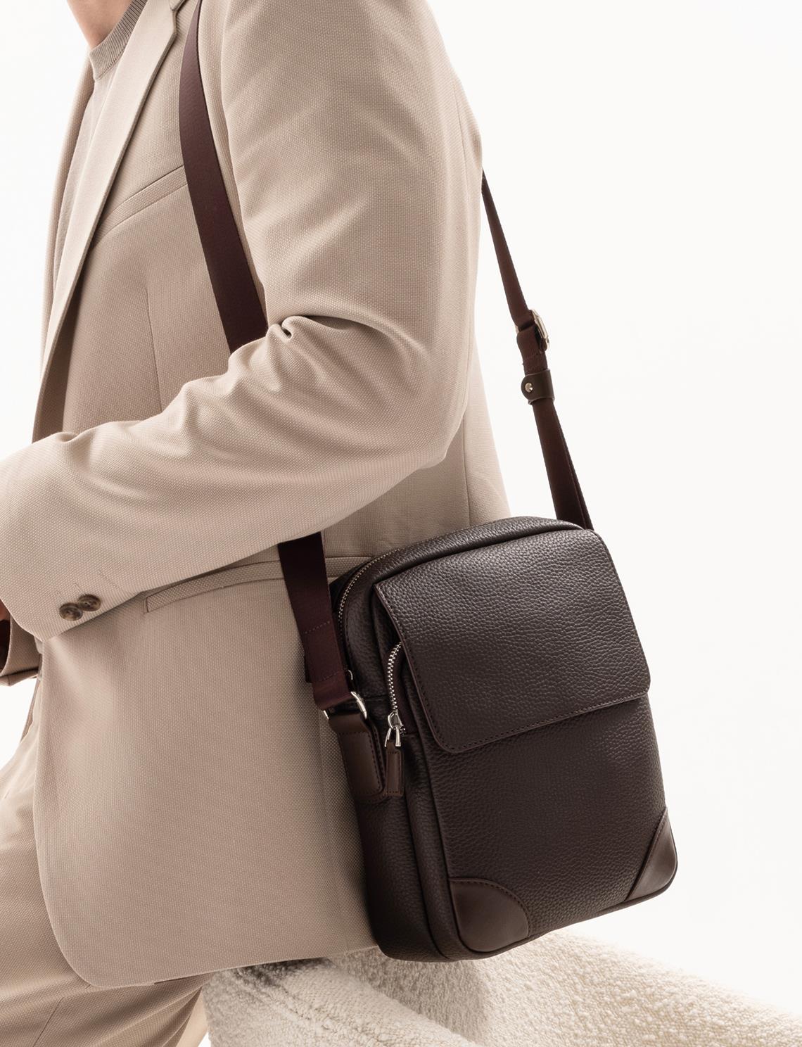 Men Brown Genuine Leather Passenger Bag