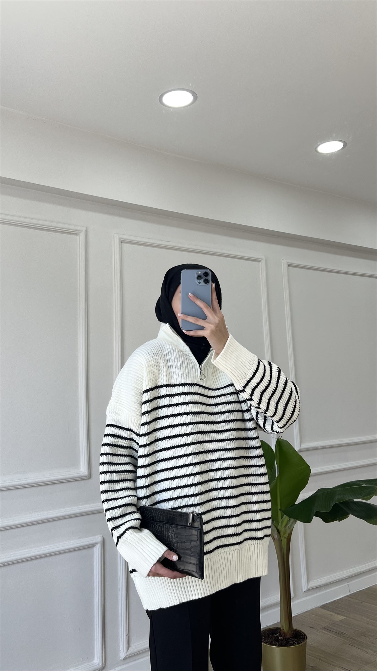 Beyaz Fermuar Detaylı Çizgili Triko