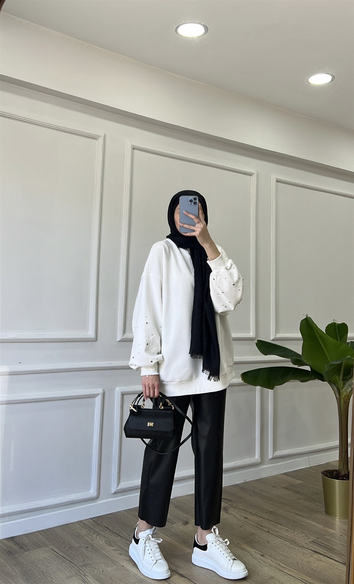 Ekru Kolları Taşlı Sweatshirt