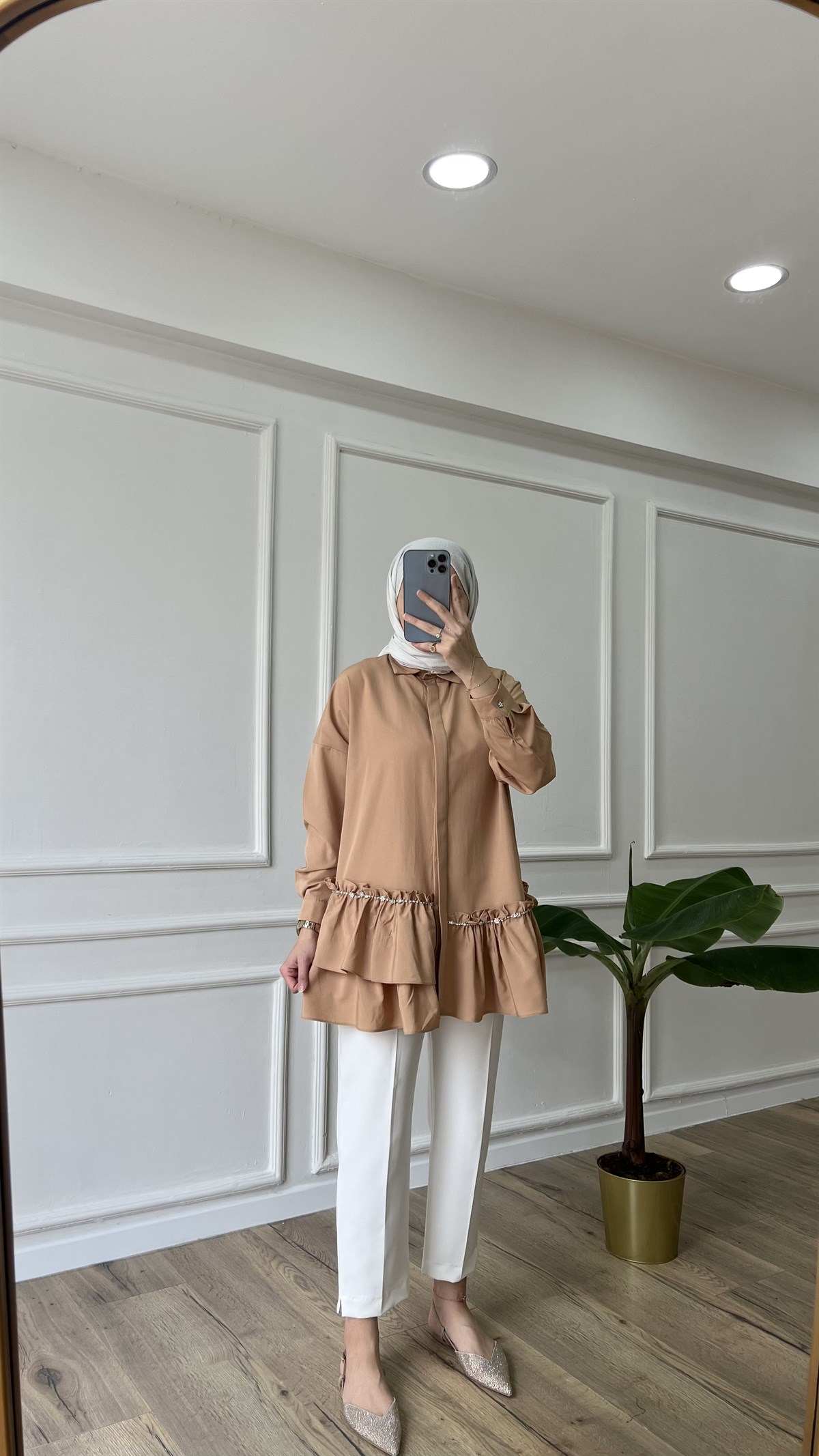 Fırfırlı Taşlı Gömlek - Bej