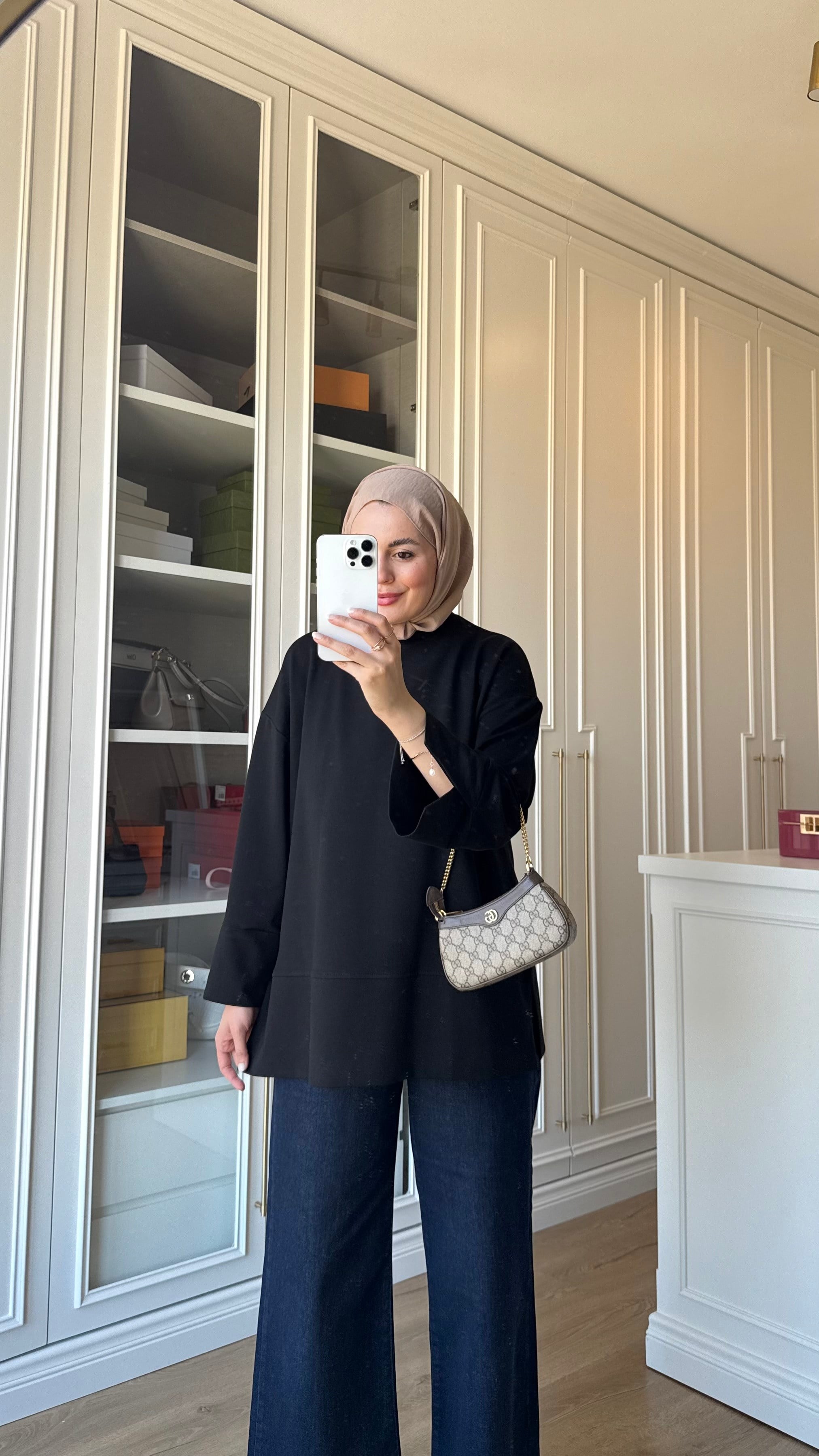 Kolları Yırtmaçlı Sweatshirt Siyah