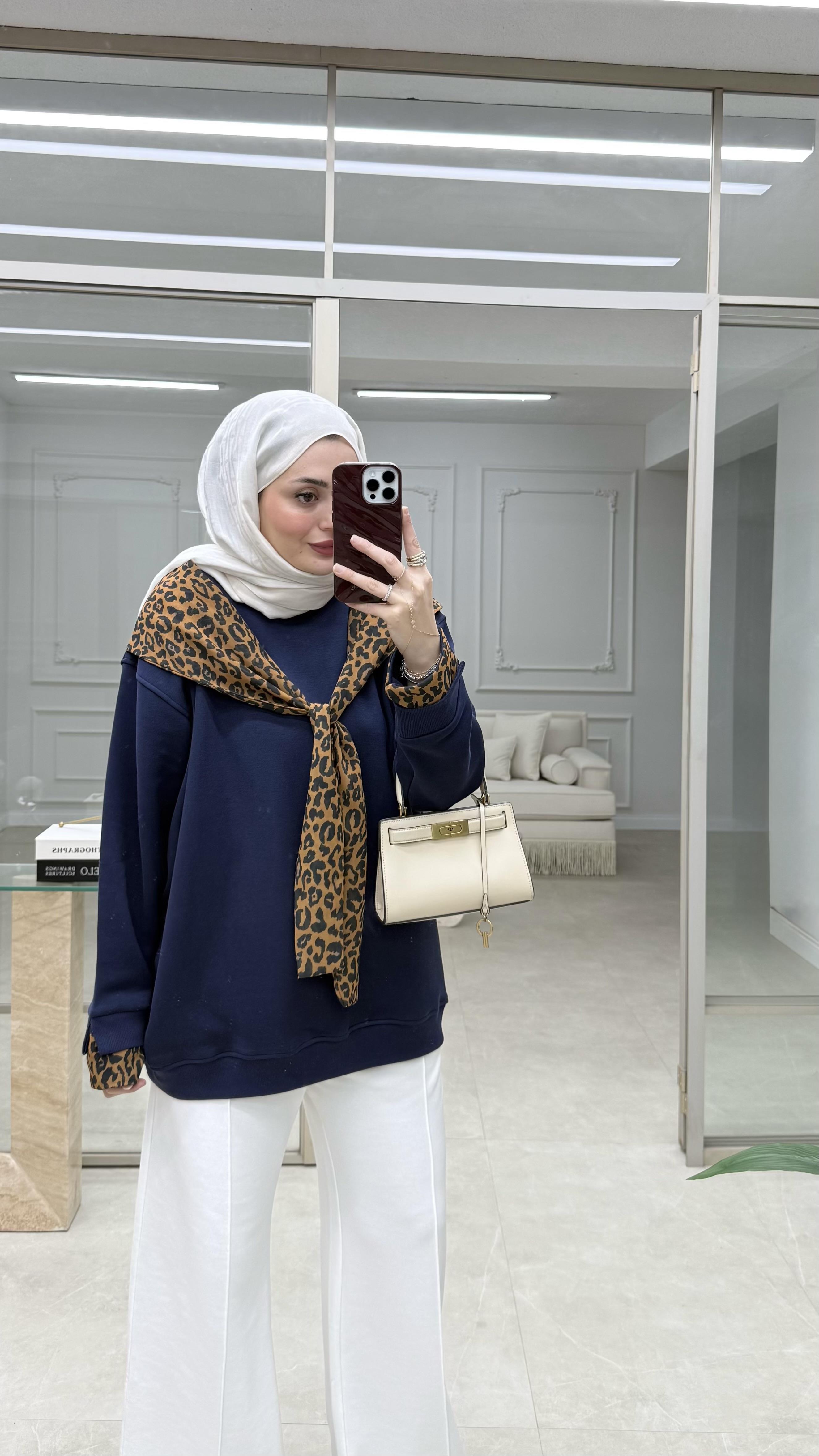 Leopar Fularlı Sweatshirt Lacivert
