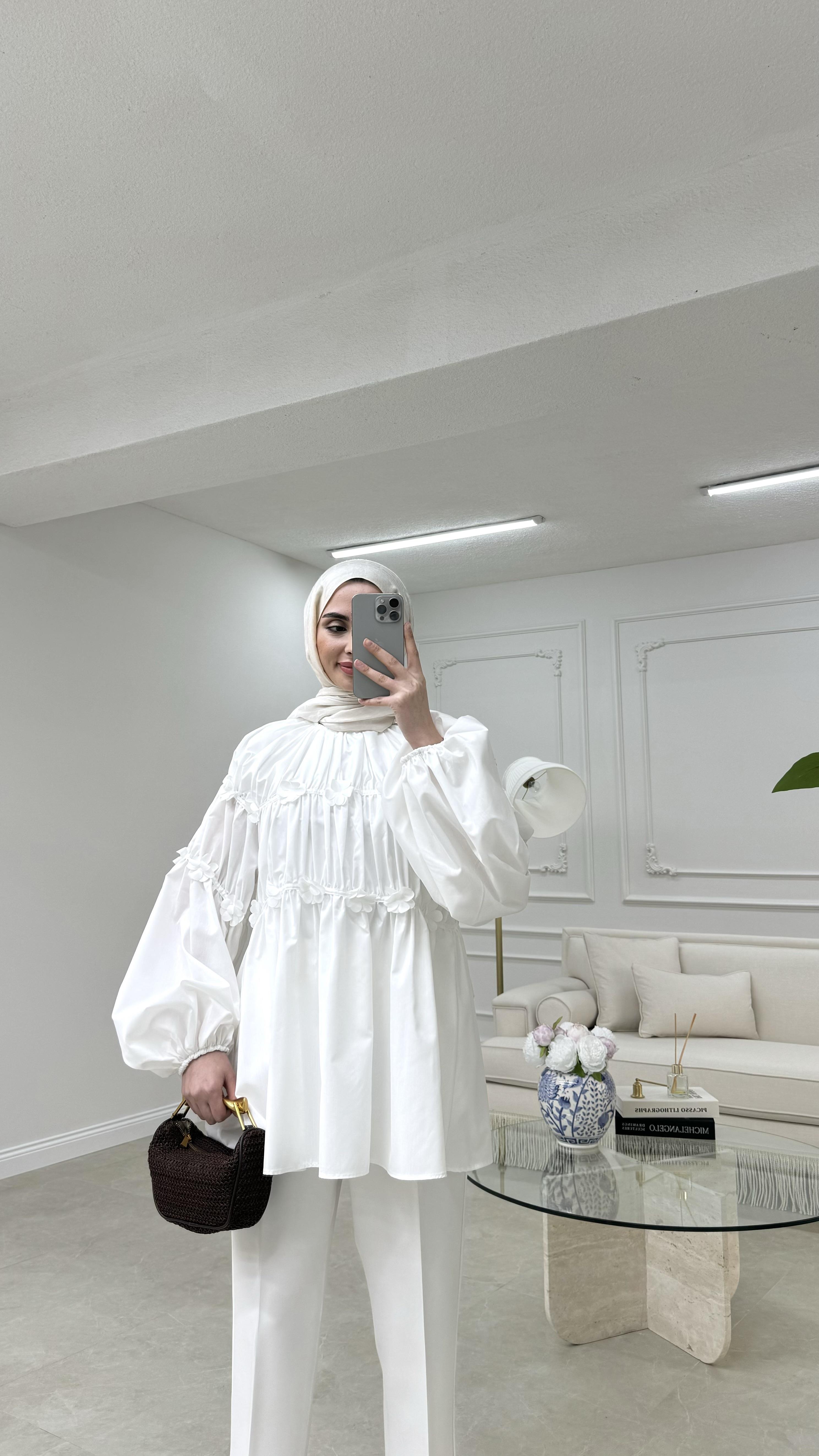 Minik Çiçek Detaylı Bluz Beyaz 