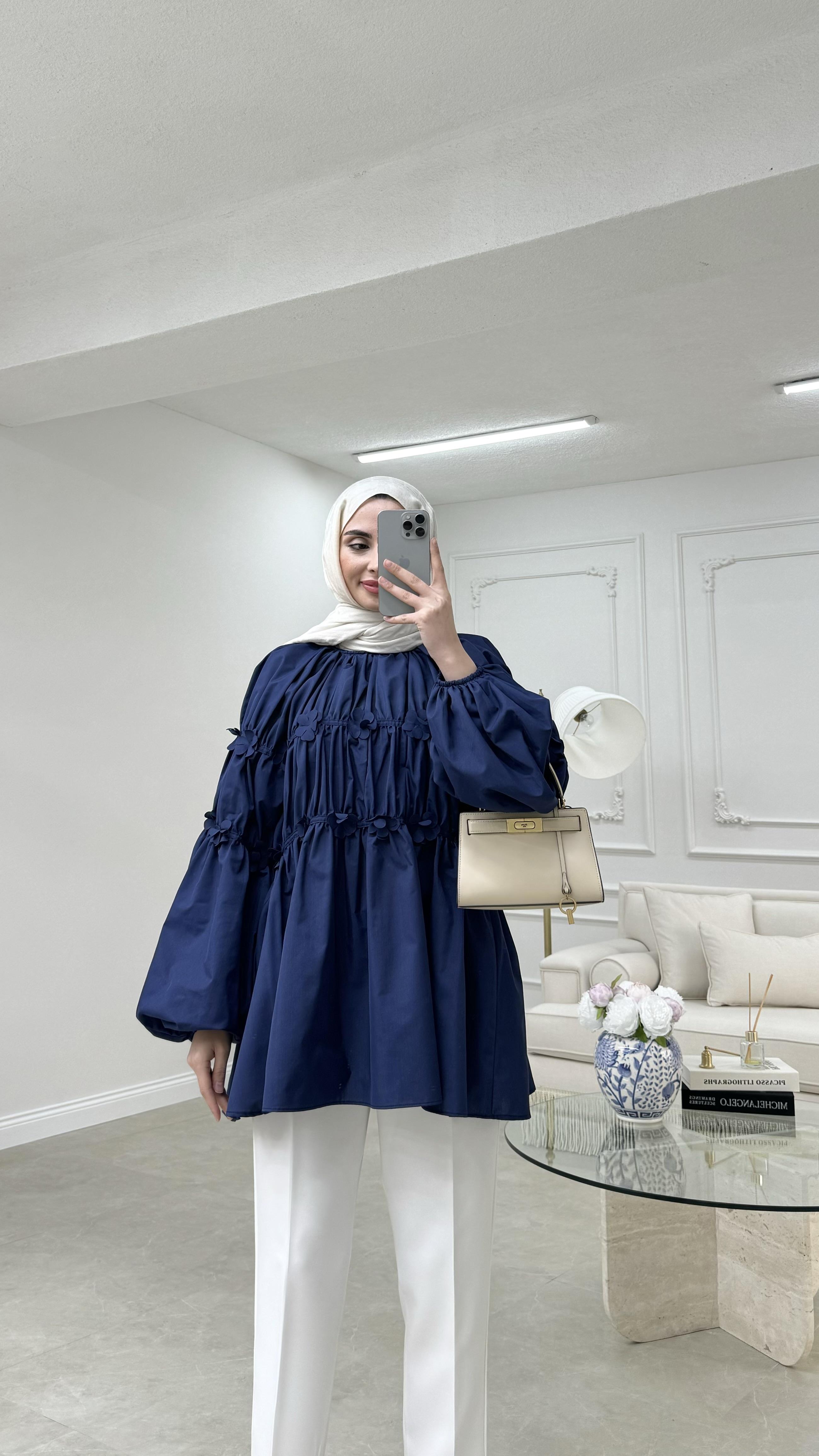 Minik Çiçek Detaylı Bluz Lacivert