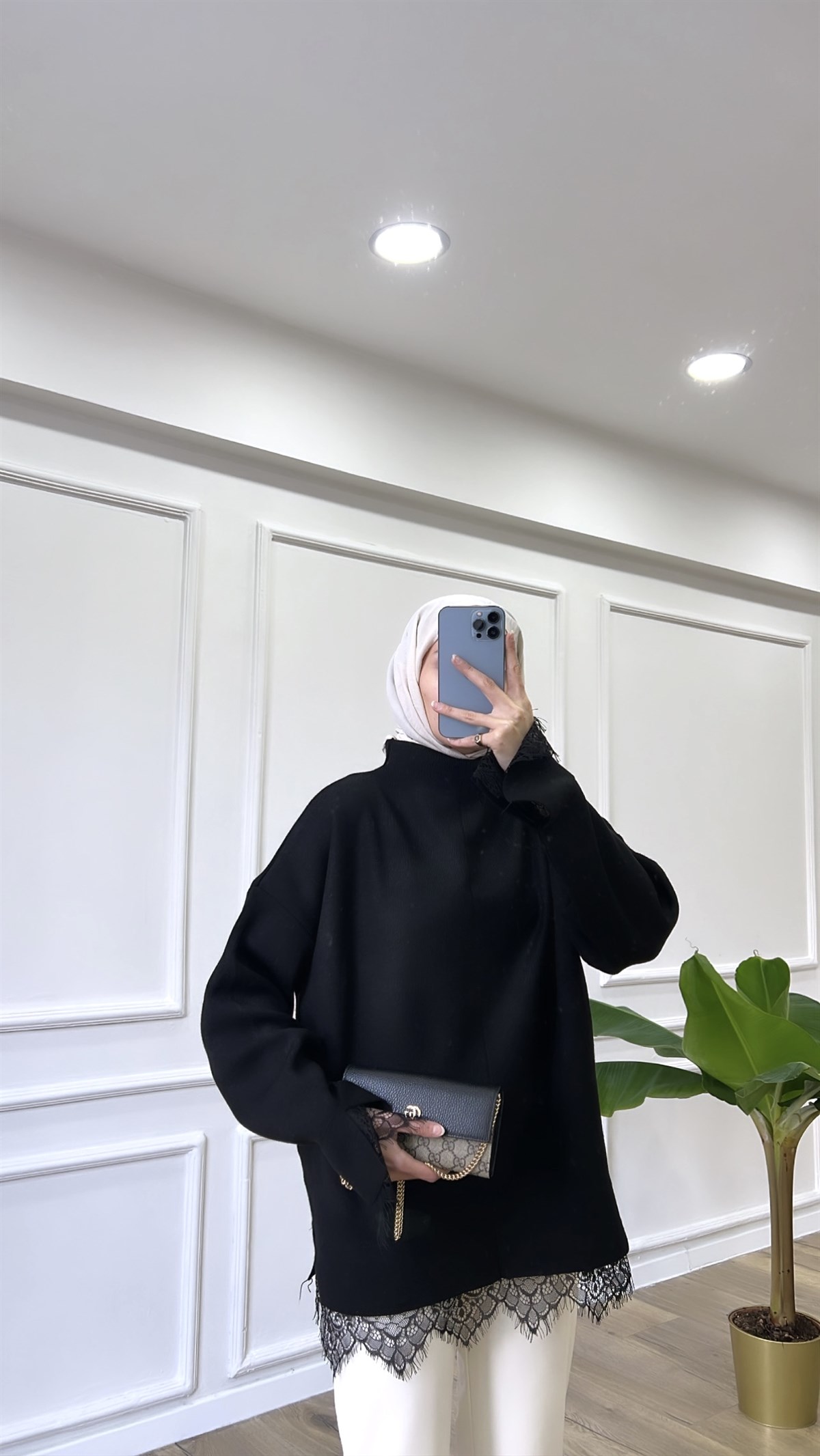 Siyah Dantelli Triko