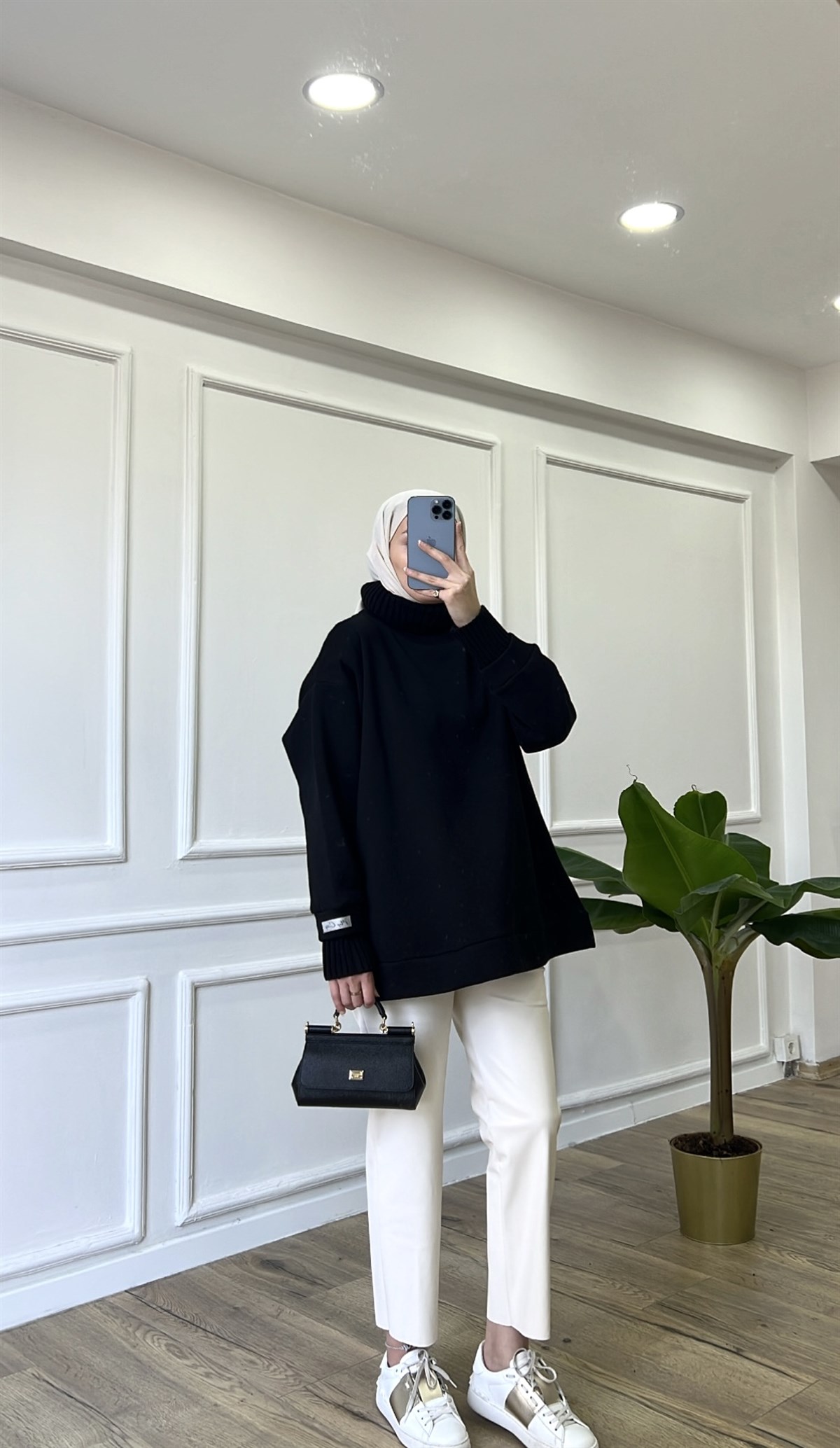 Siyah Fitilli Bığazlı Sweatshirt