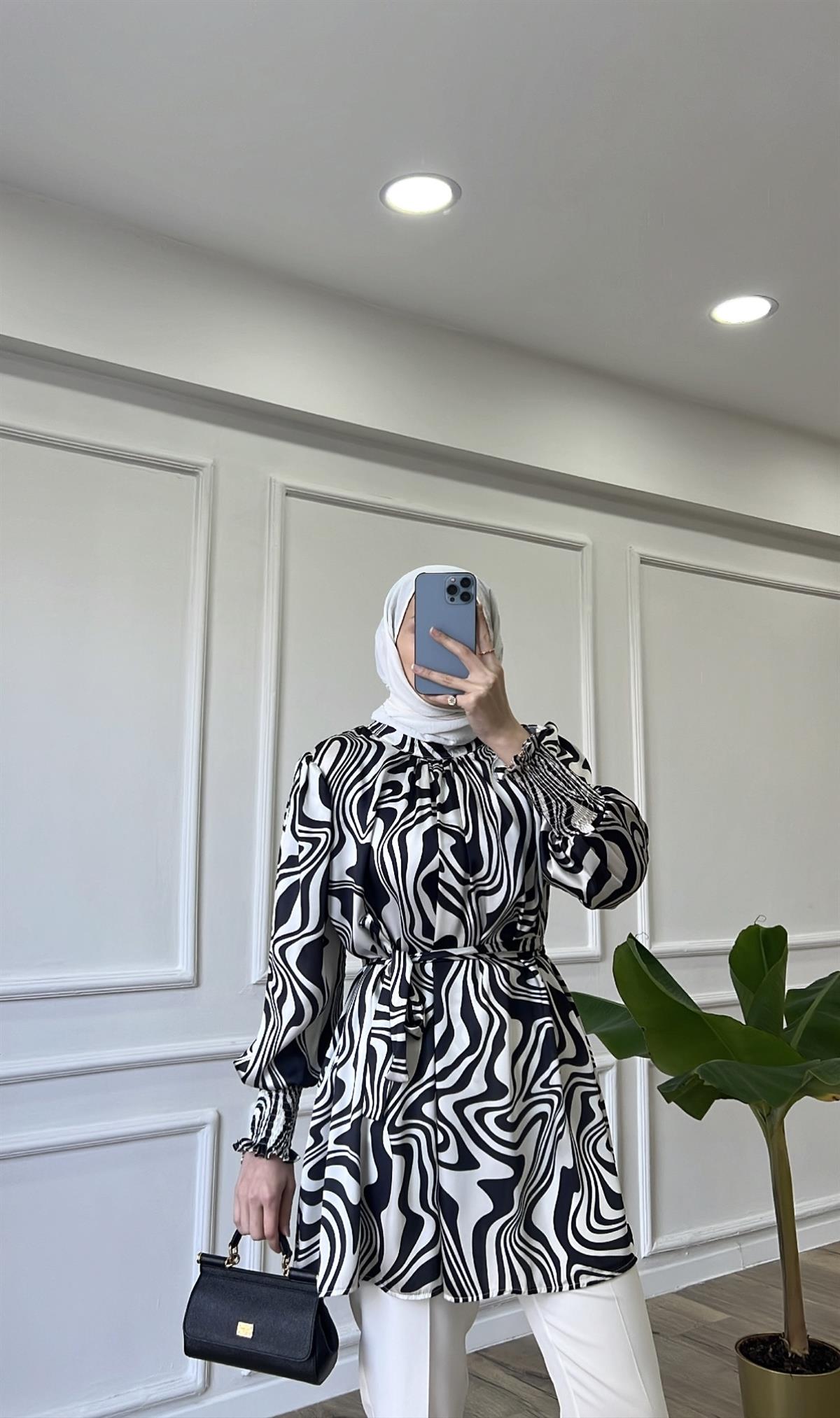 Siyah - Saten Desenli Kemerli Tunik 