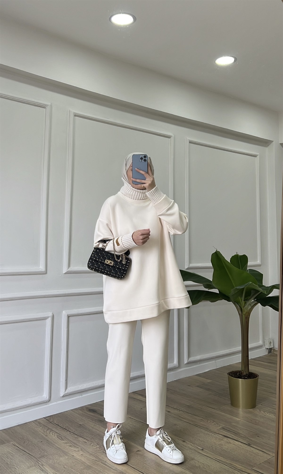 Taş Fitilli Boğazlı Sweatshirt 