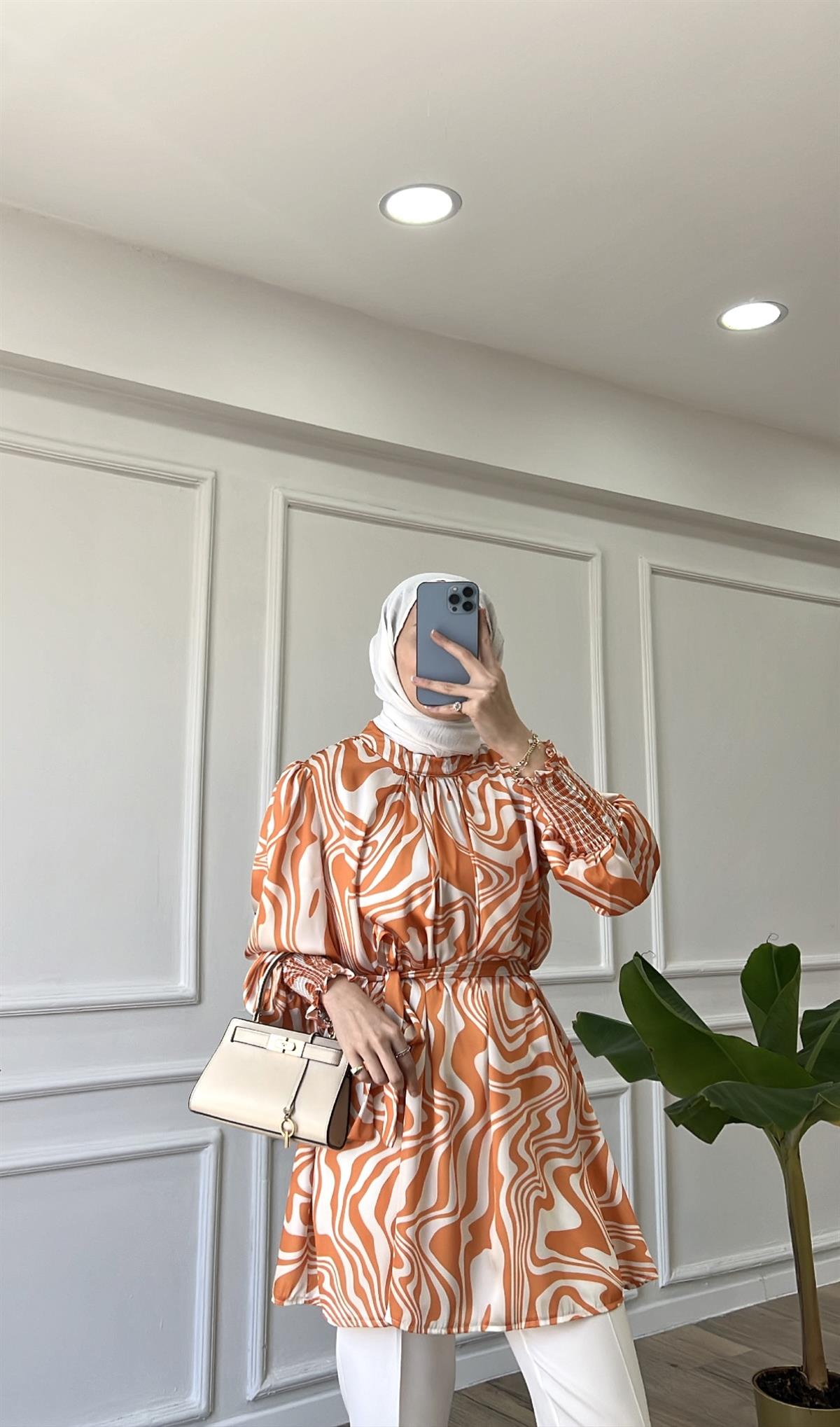 Turuncu - Saten Desenli Kemerli Tunik 