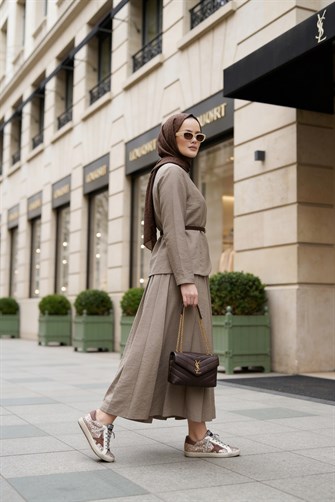 Kupra Kumaş Kemerli Ceket Etek Üçlü Takım – Vizon