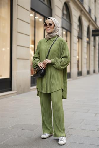Pileli Saten Gömlekli Takım Açık Yeşill