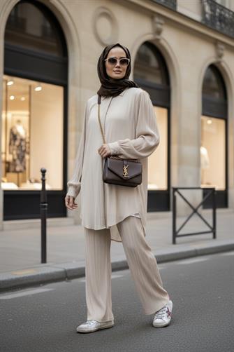 Pileli Saten Gömlekli Takım Bej