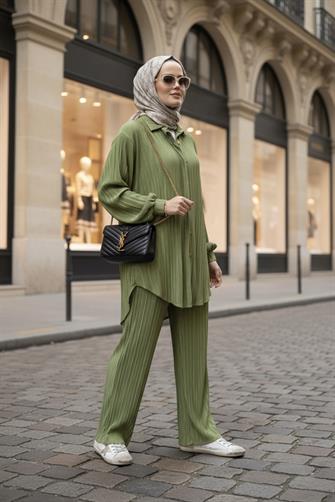 Pileli Saten Gömlekli Takım Açık Yeşill